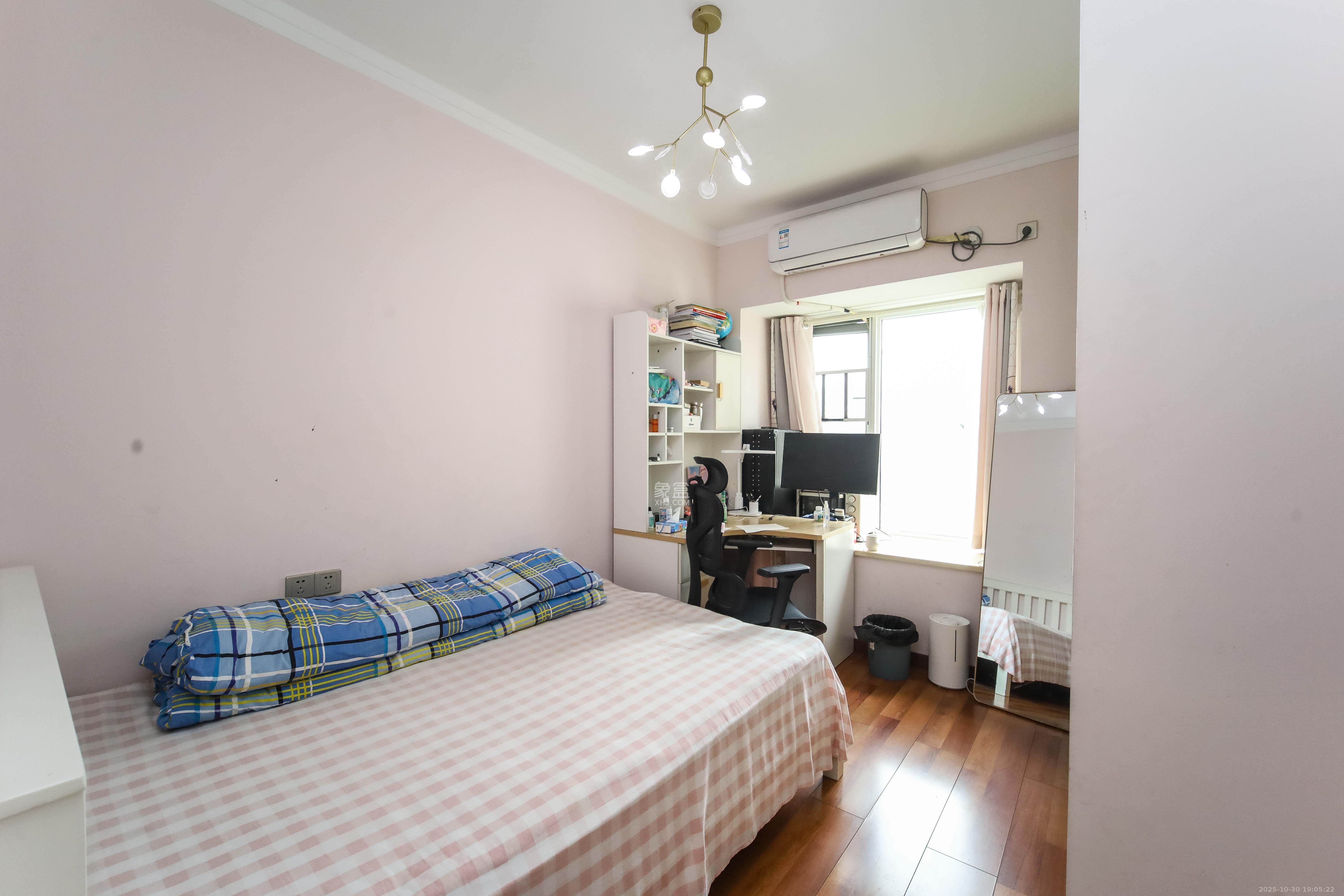 金地格林公馆  3室2厅2卫    145.0万卧室