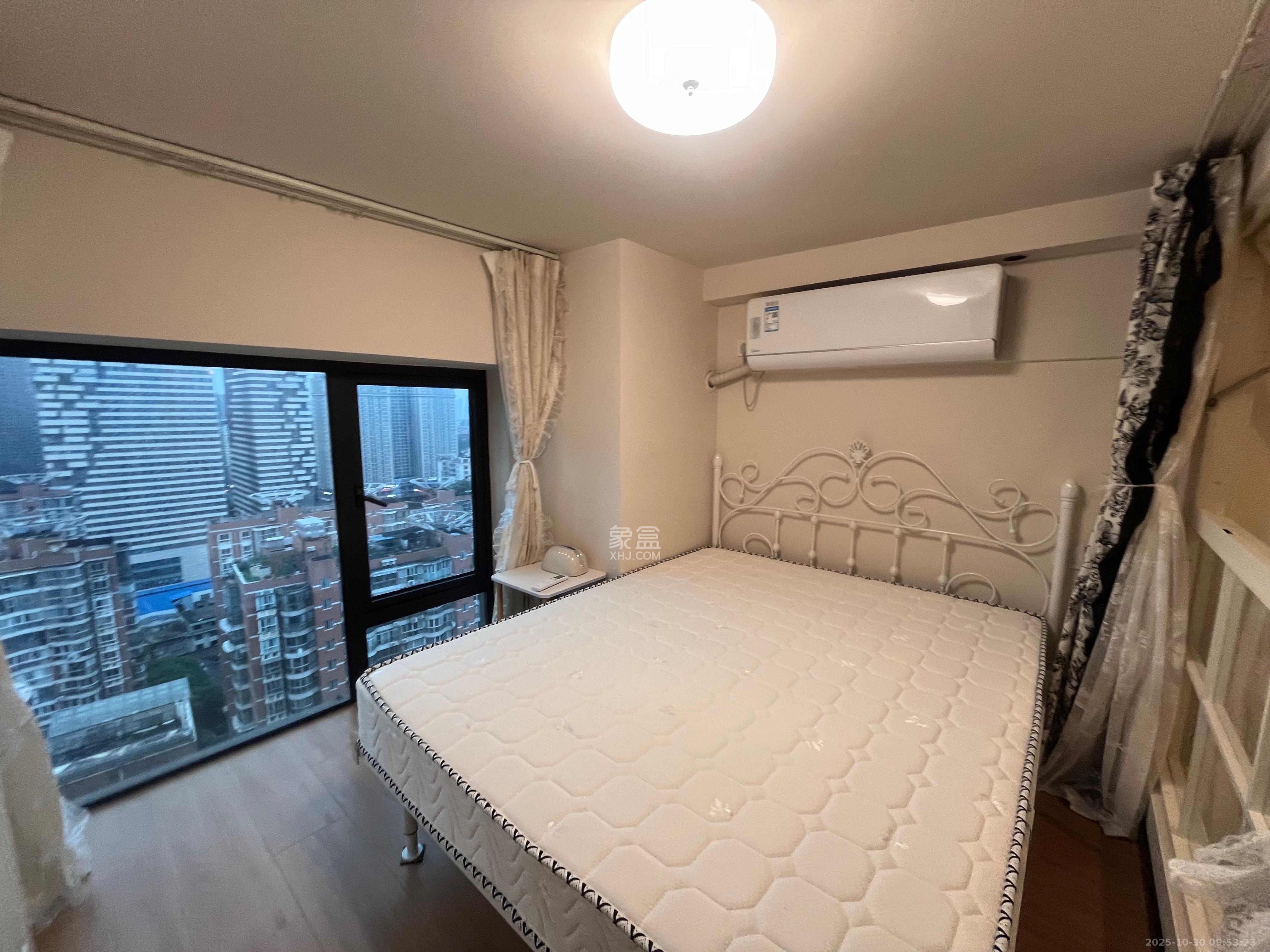 卓越江岸  2室1厅1卫    2800.0元/月室内图