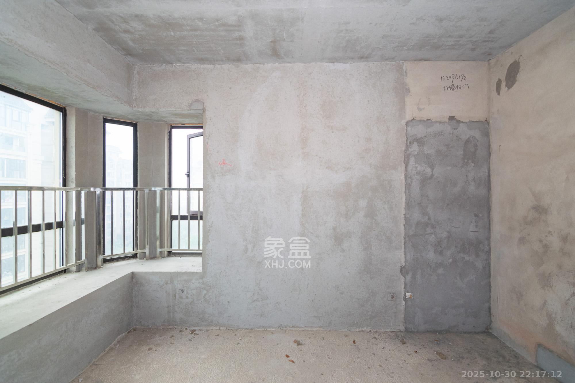 裕田奥莱小镇  3室2厅2卫    70.0万 裕田奥莱小镇  3室2厅2卫    70.0万卧室