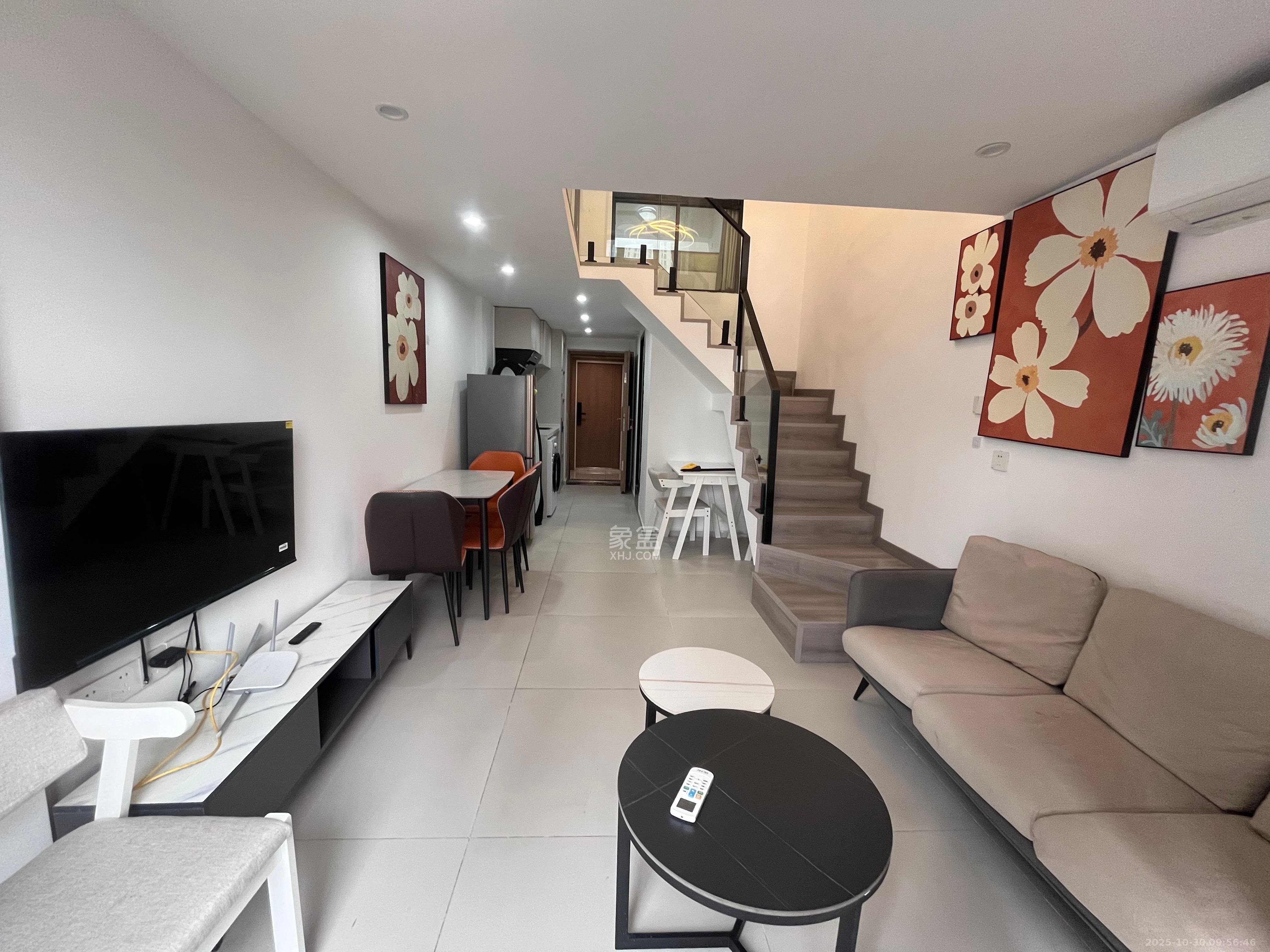 卓越江岸  2室1厅1卫    2300.0元/月室内图