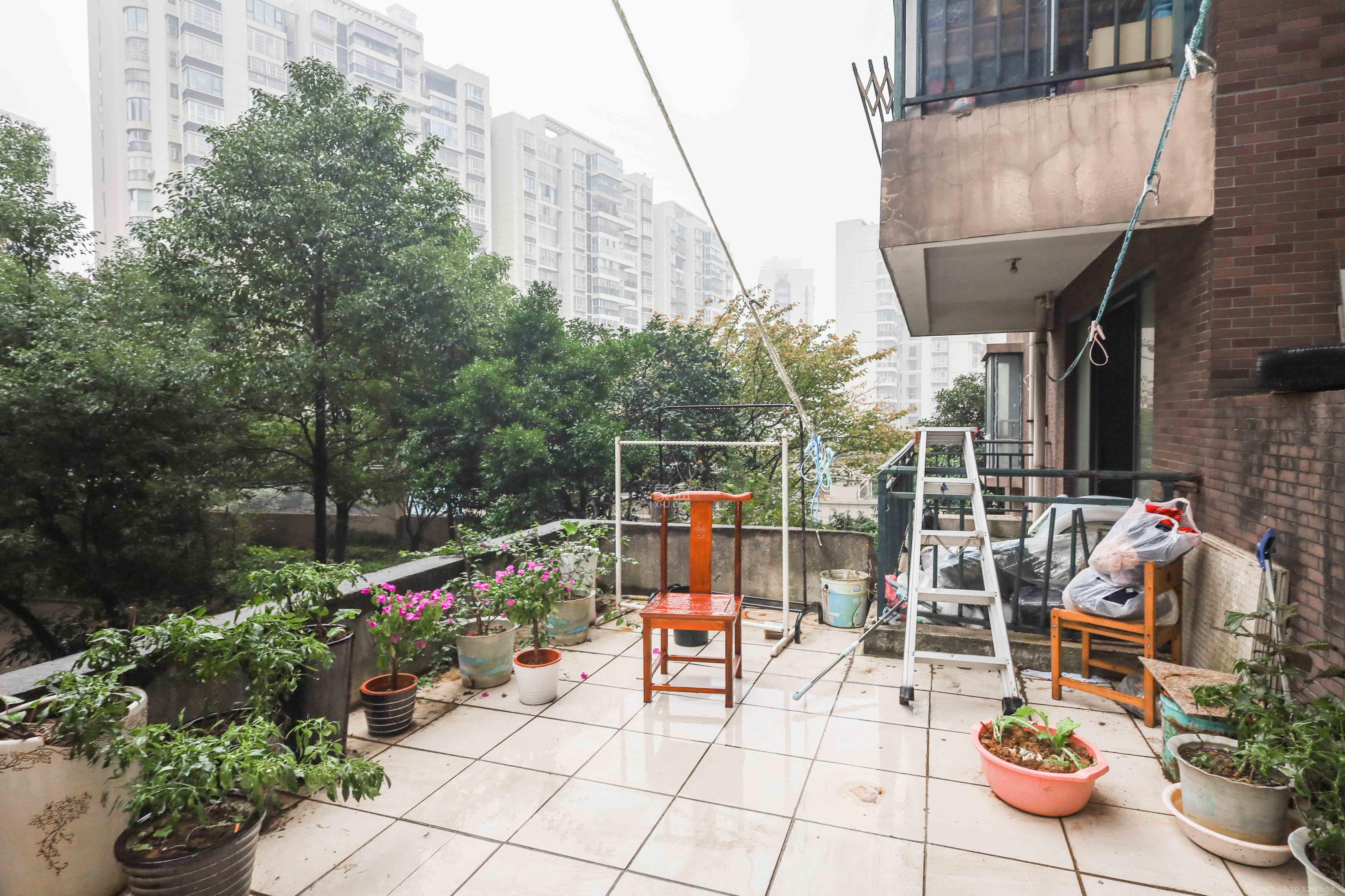 麓谷公馆(涉外国际公馆)  3室2厅2卫    98.0万 麓谷公馆(涉外国际公馆)  3室2厅2卫    98.0万阳台