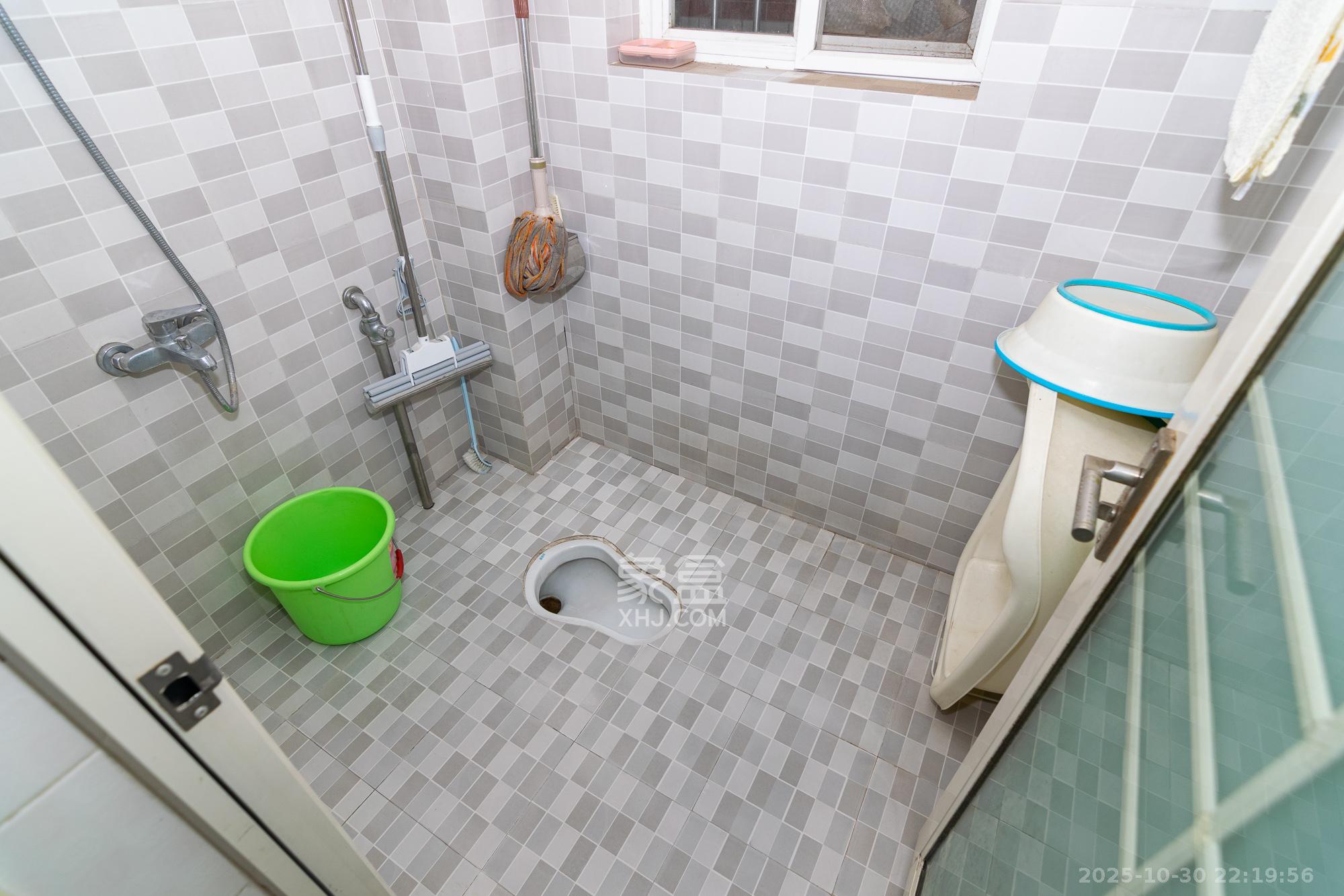 望福佳园  3室2厅2卫    42.0万 望福佳园  3室2厅2卫    42.0万卫生间