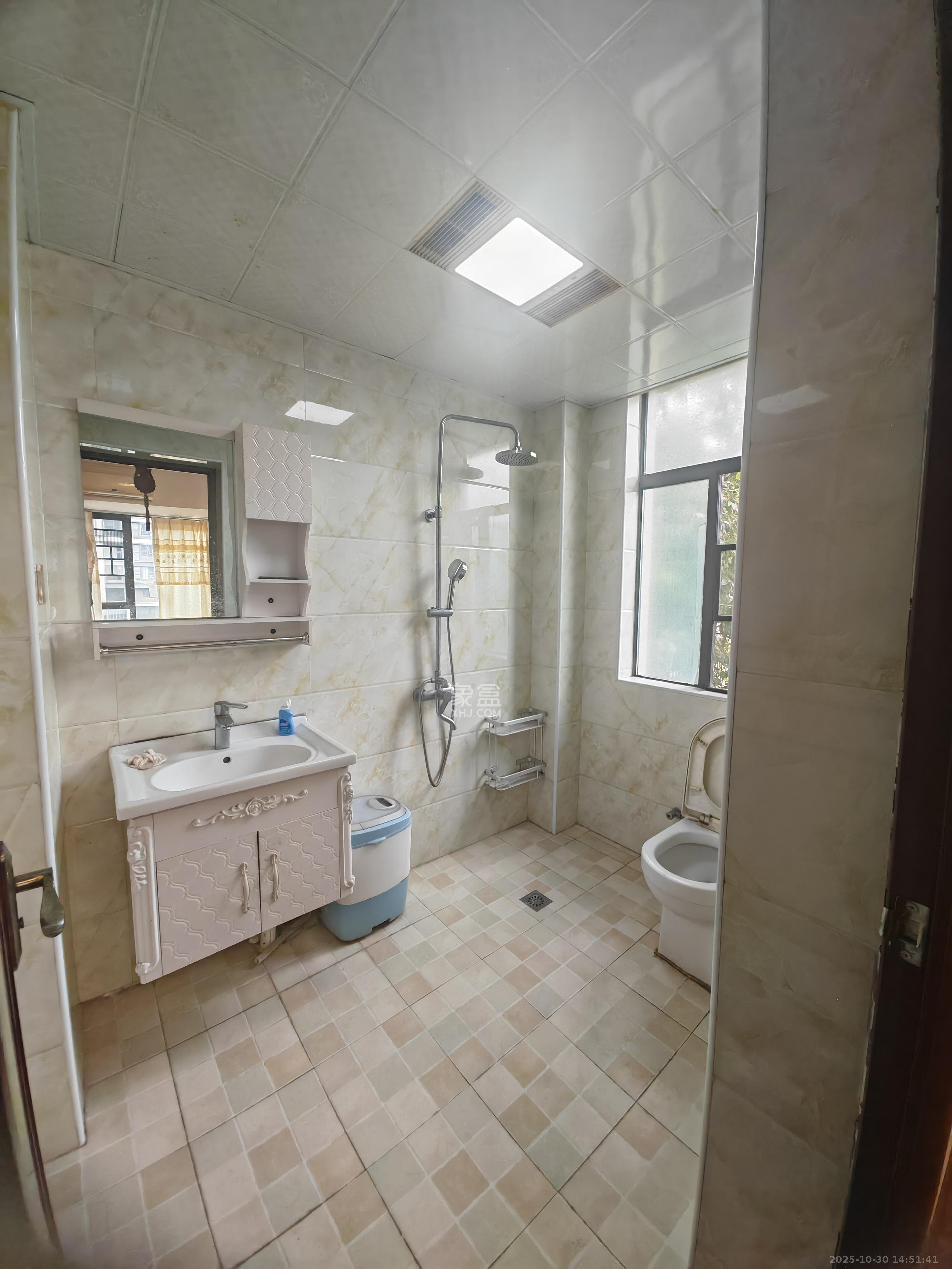 滨江一号（丰泰花园）  3室2厅2卫    2600.0元/月室内图