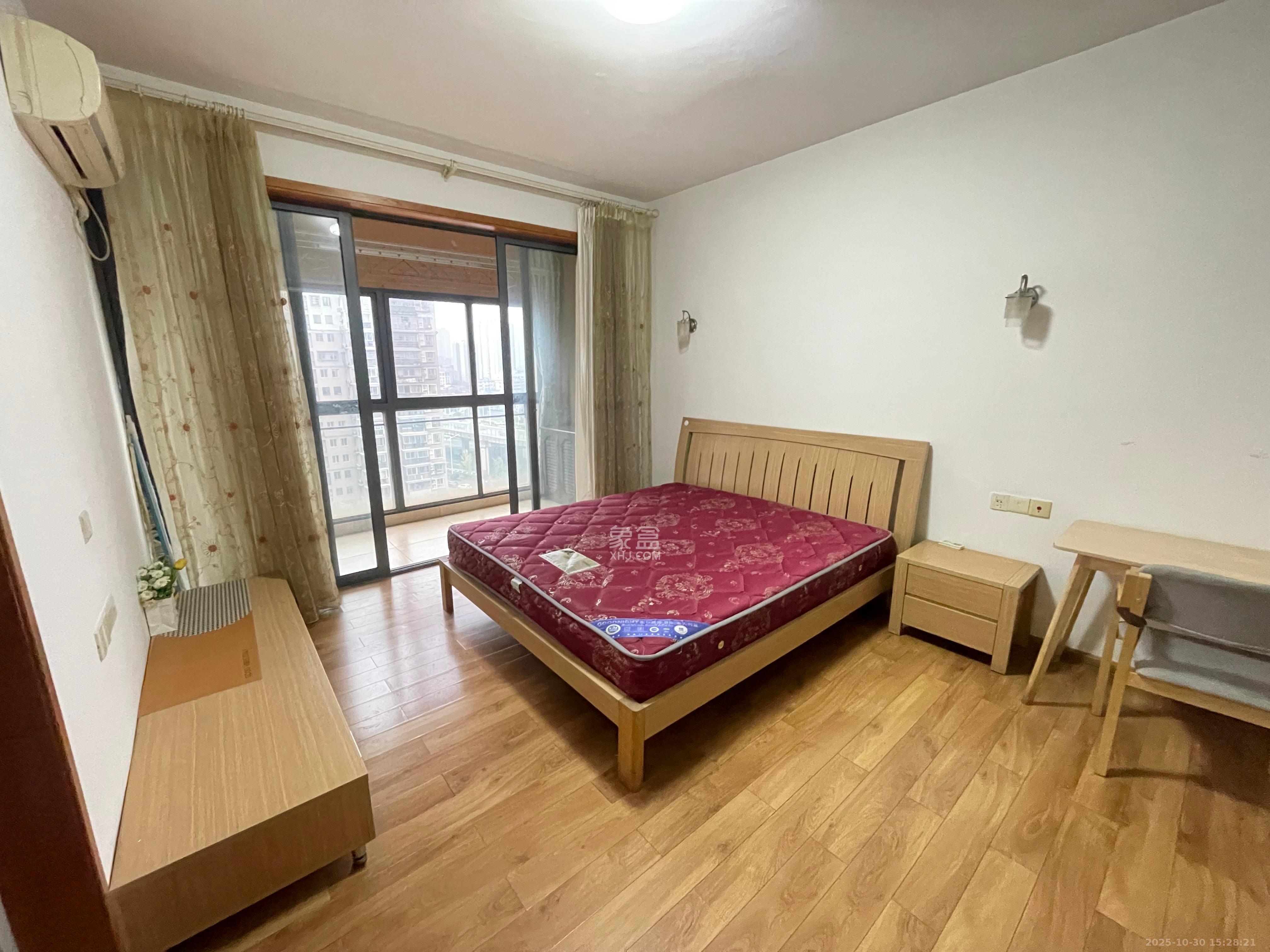 中城丽景香山园  4室2厅2卫    3200.0元/月 中城丽景香山园  4室2厅2卫    3200.0元/月室内图