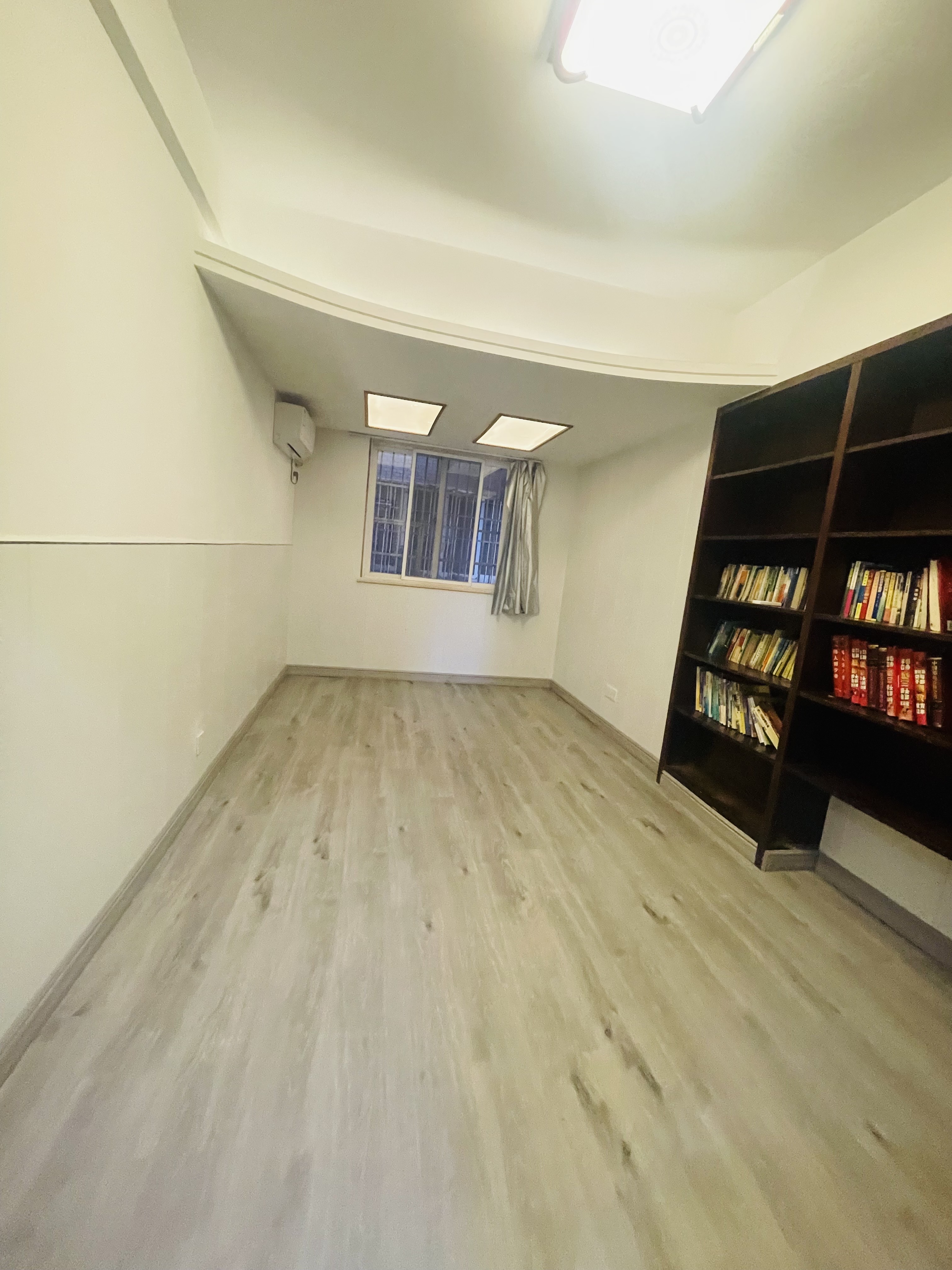 半山花园  5室2厅1卫    5800.0元/月室内图