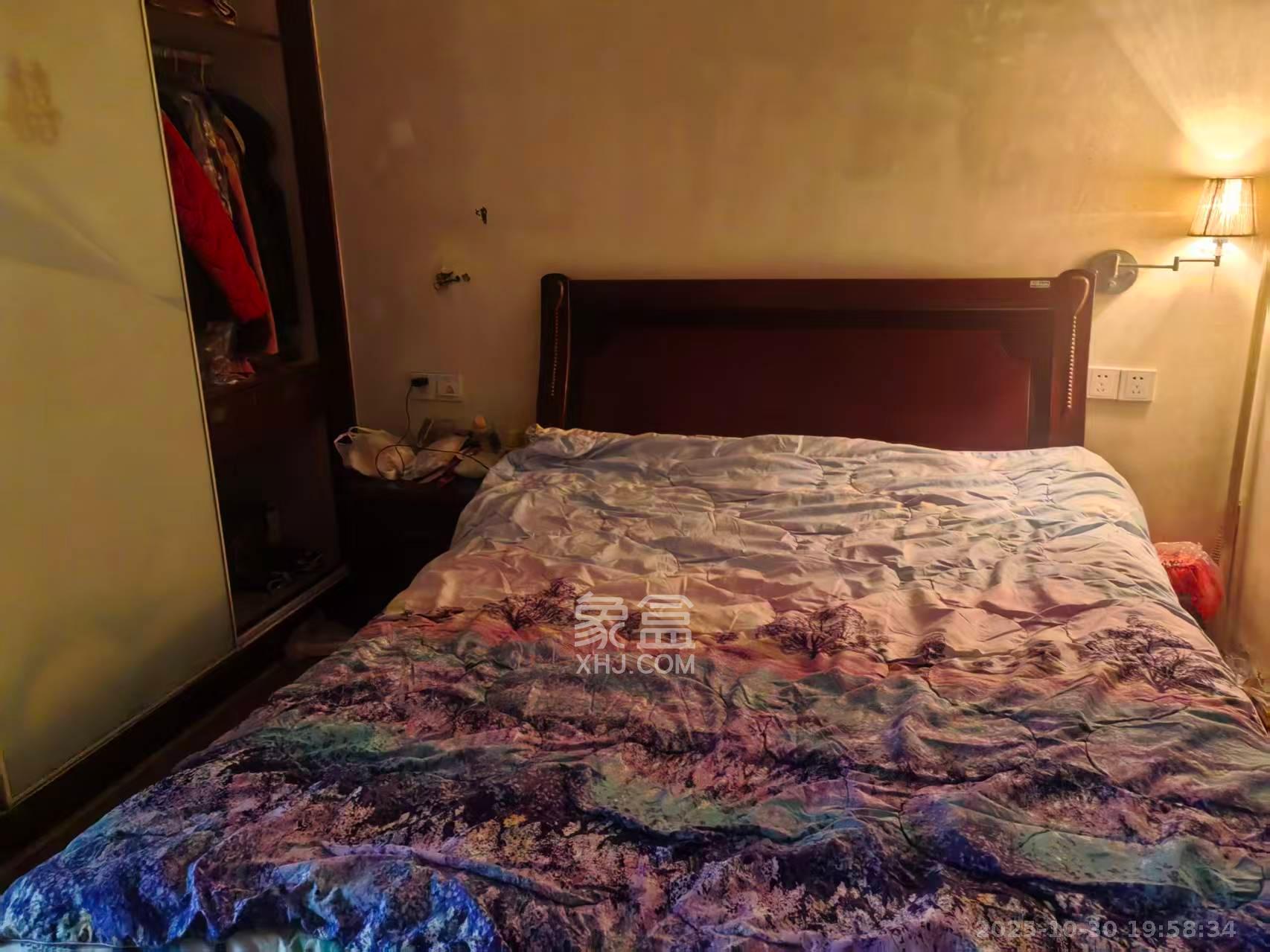 麓谷加州阳光  3室2厅2卫    2600.0元/月室内图