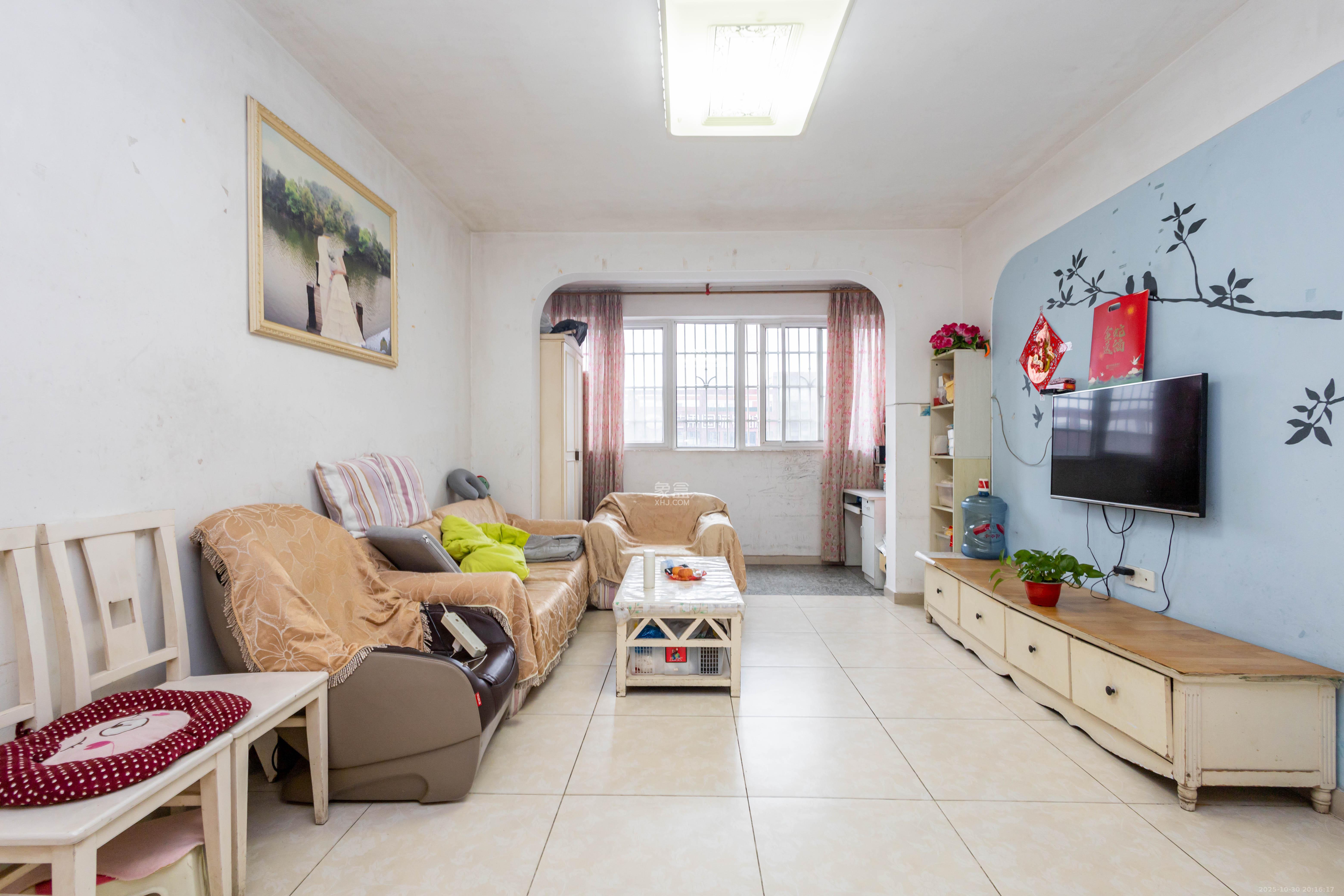 未来蜂巢 3室2厅2卫 45.8万 未来蜂巢 3室2厅2卫 45.8万客厅