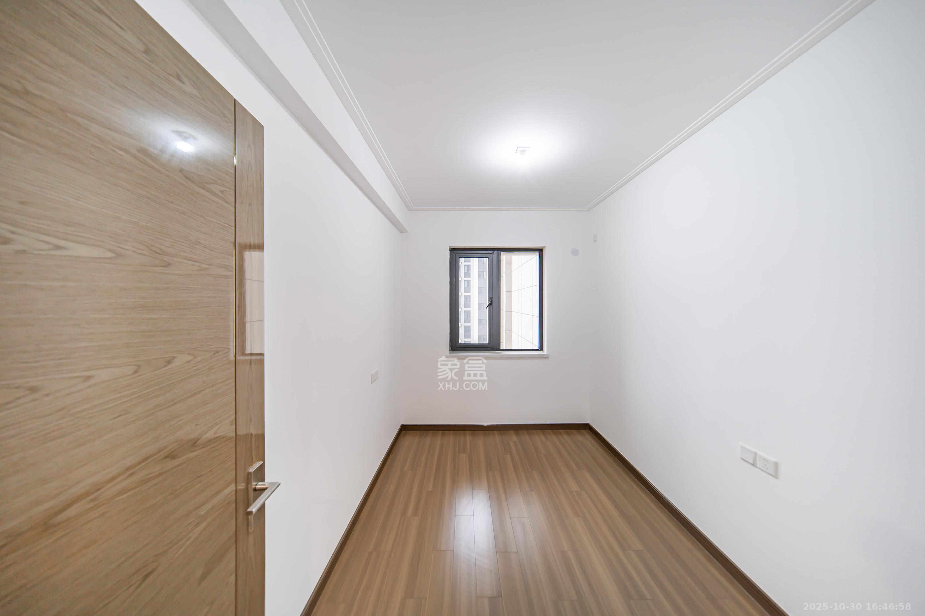 保利天汇  4室2厅2卫    186.8万卧室