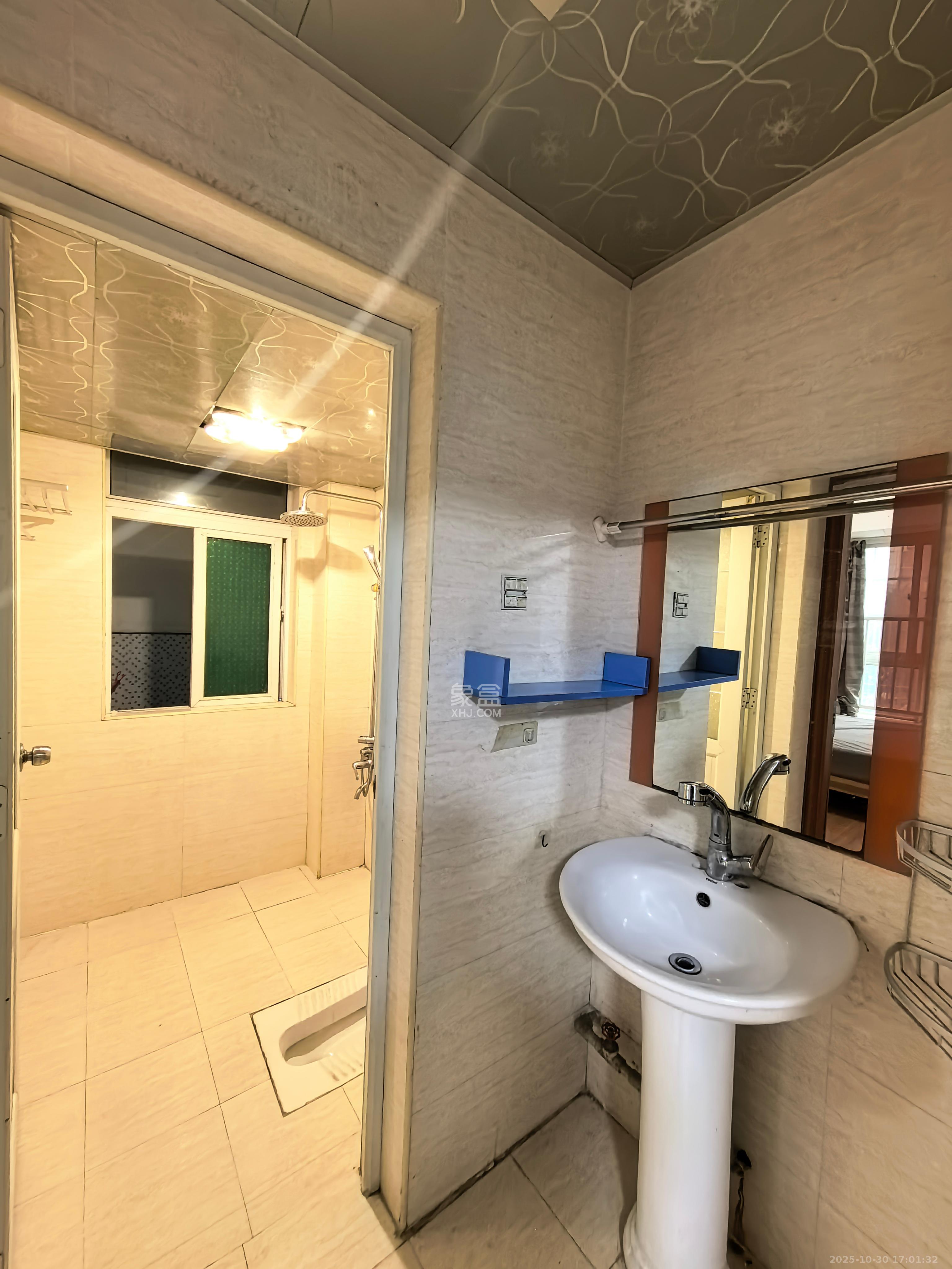 麓山润城  2室2厅1卫    2000.0元/月室内图