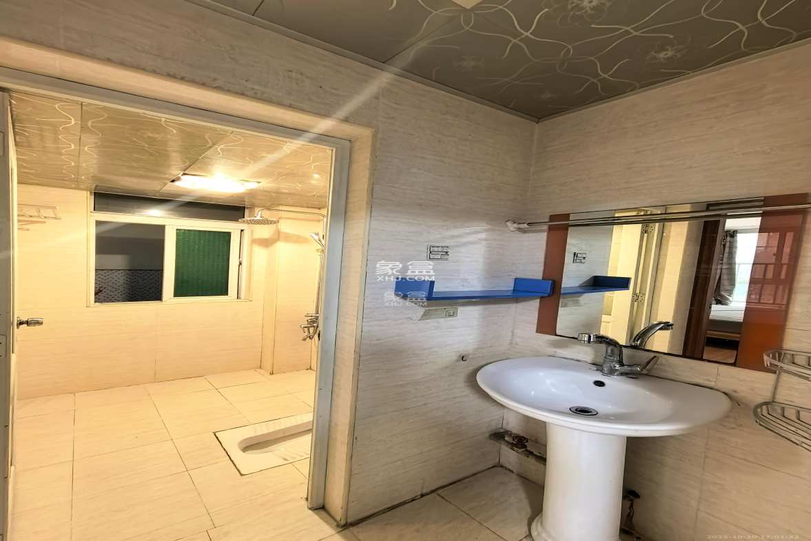 麓山润城  2室2厅1卫    2000.0元/月 麓山润城  2室2厅1卫    2000.0元/月室内图