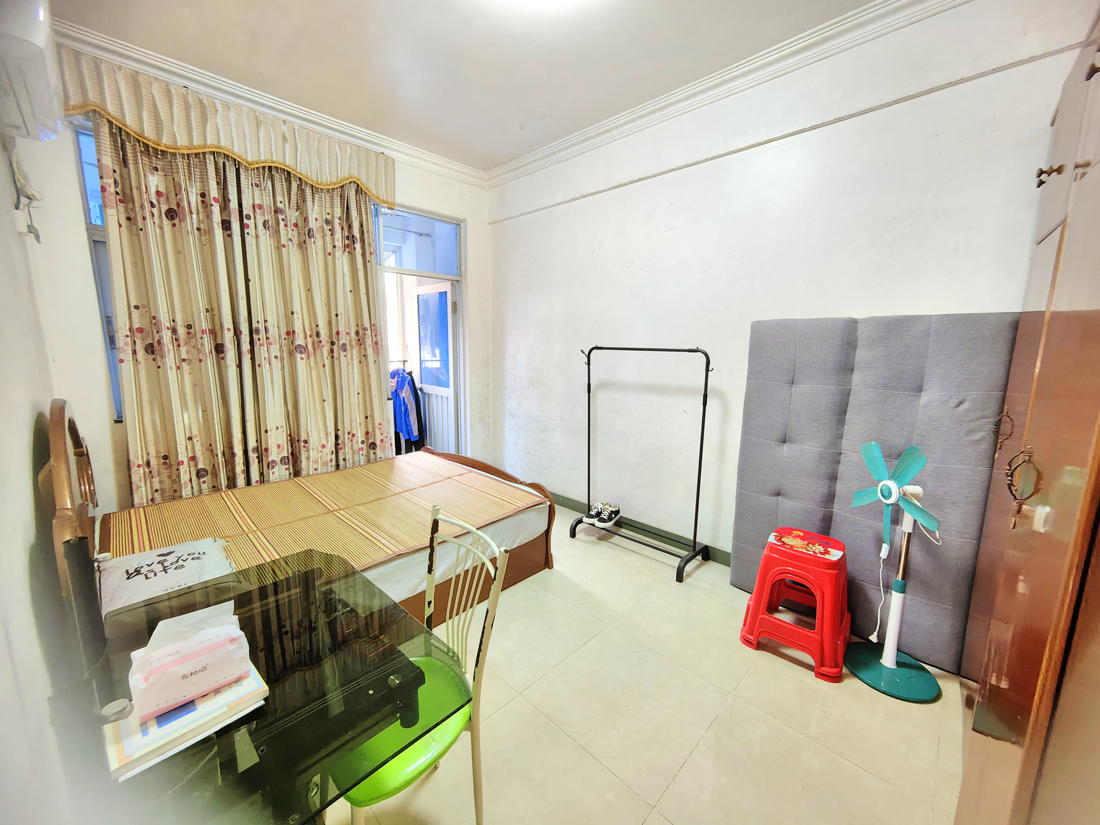 电信小区  1室0厅0卫    110.0万客厅