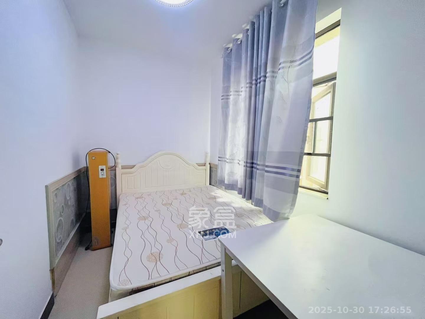 水岸世景  3室1厅1卫    1900.0元/月室内图