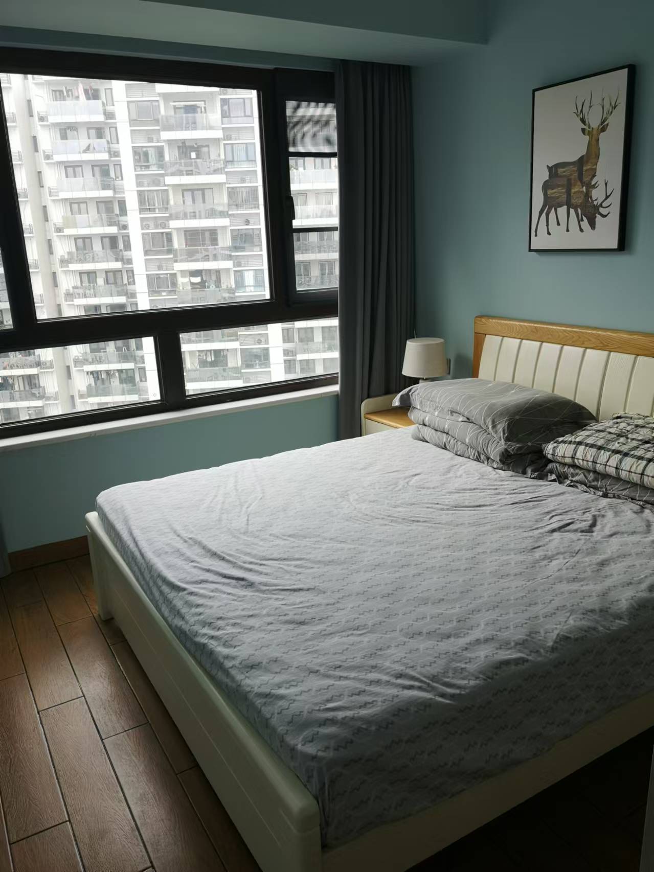 西溪里二期  3室2厅2卫    265.0万客厅