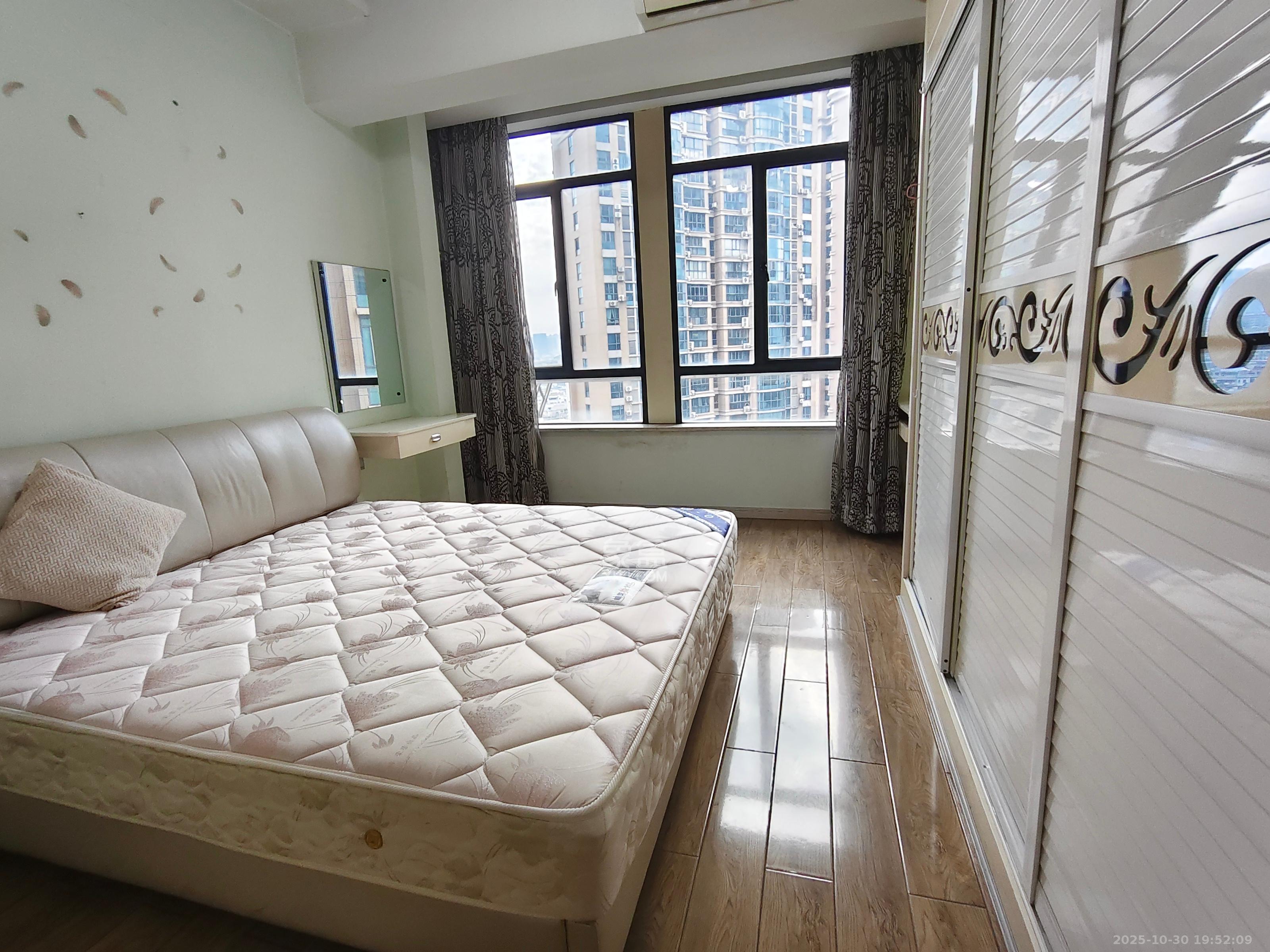 融圣国际 1室0厅1卫 1800.0元/月 融圣国际 1室0厅1卫 1800.0元/月室内图