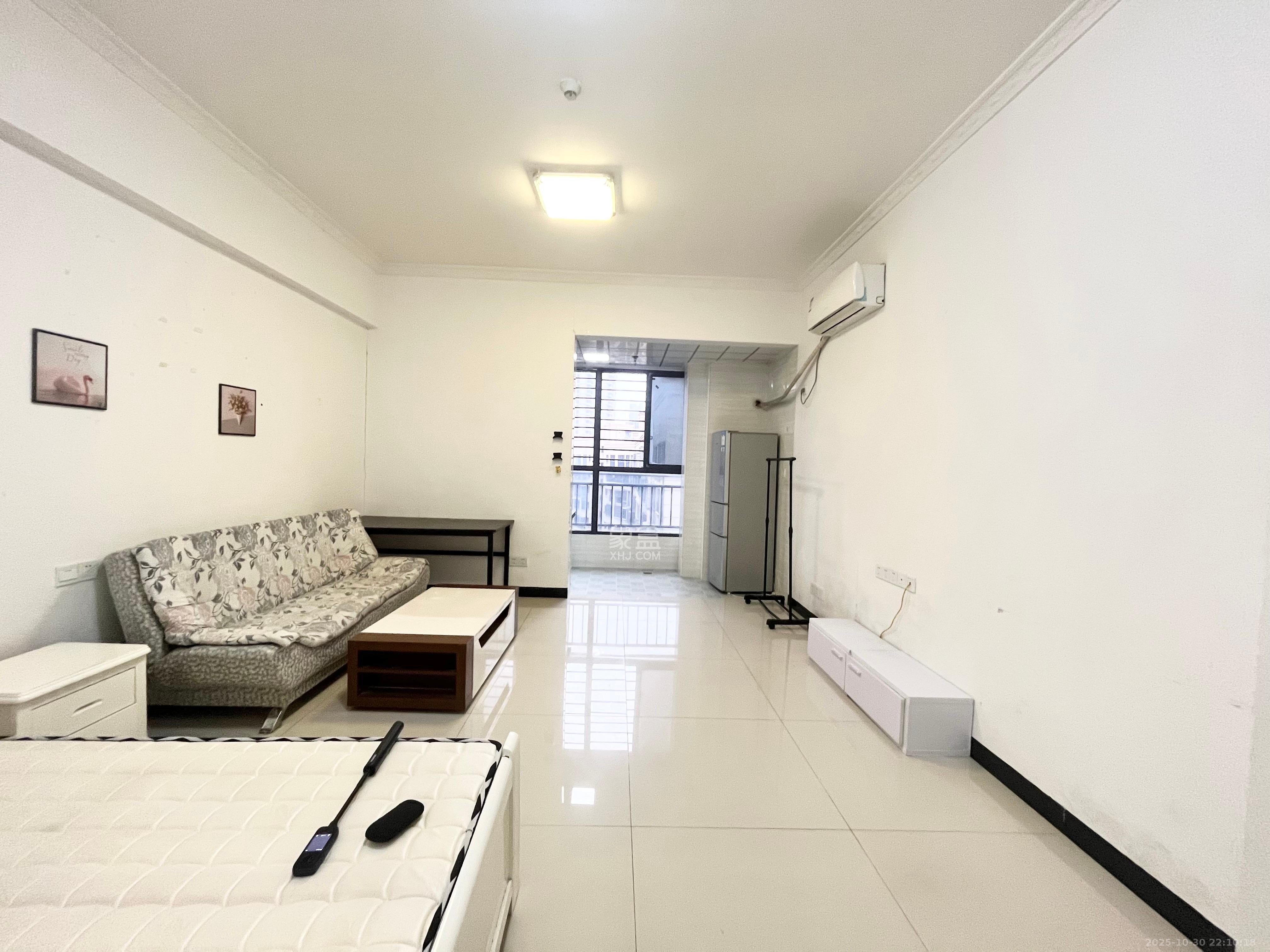 保利麓谷林语I区  1室1厅1卫    1400.0元/月室内图