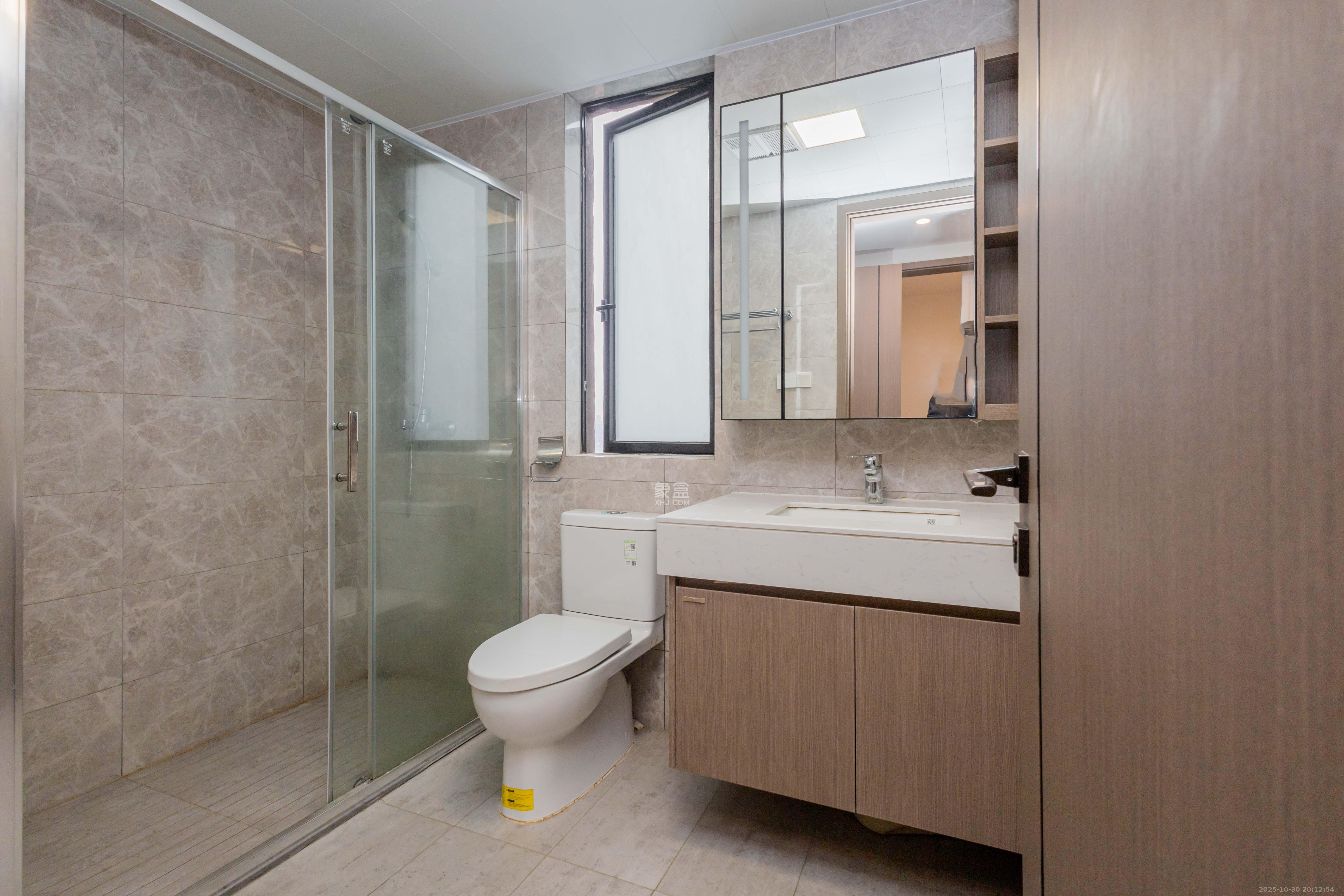 金茂建发观悦  4室2厅2卫    190.0万 金茂建发观悦  4室2厅2卫    190.0万卫生间