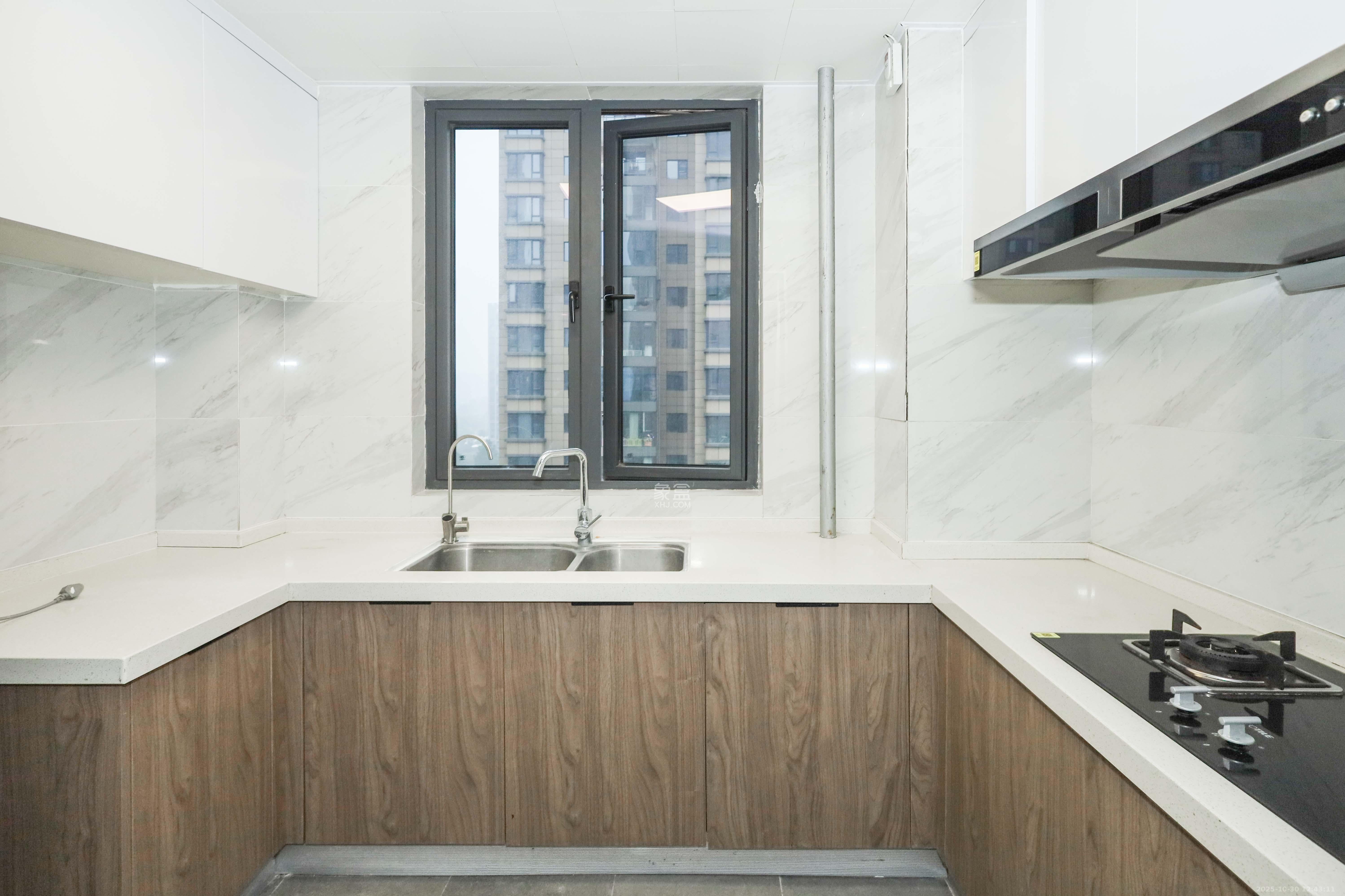 梦想新天地  4室2厅2卫    160.0万厨房