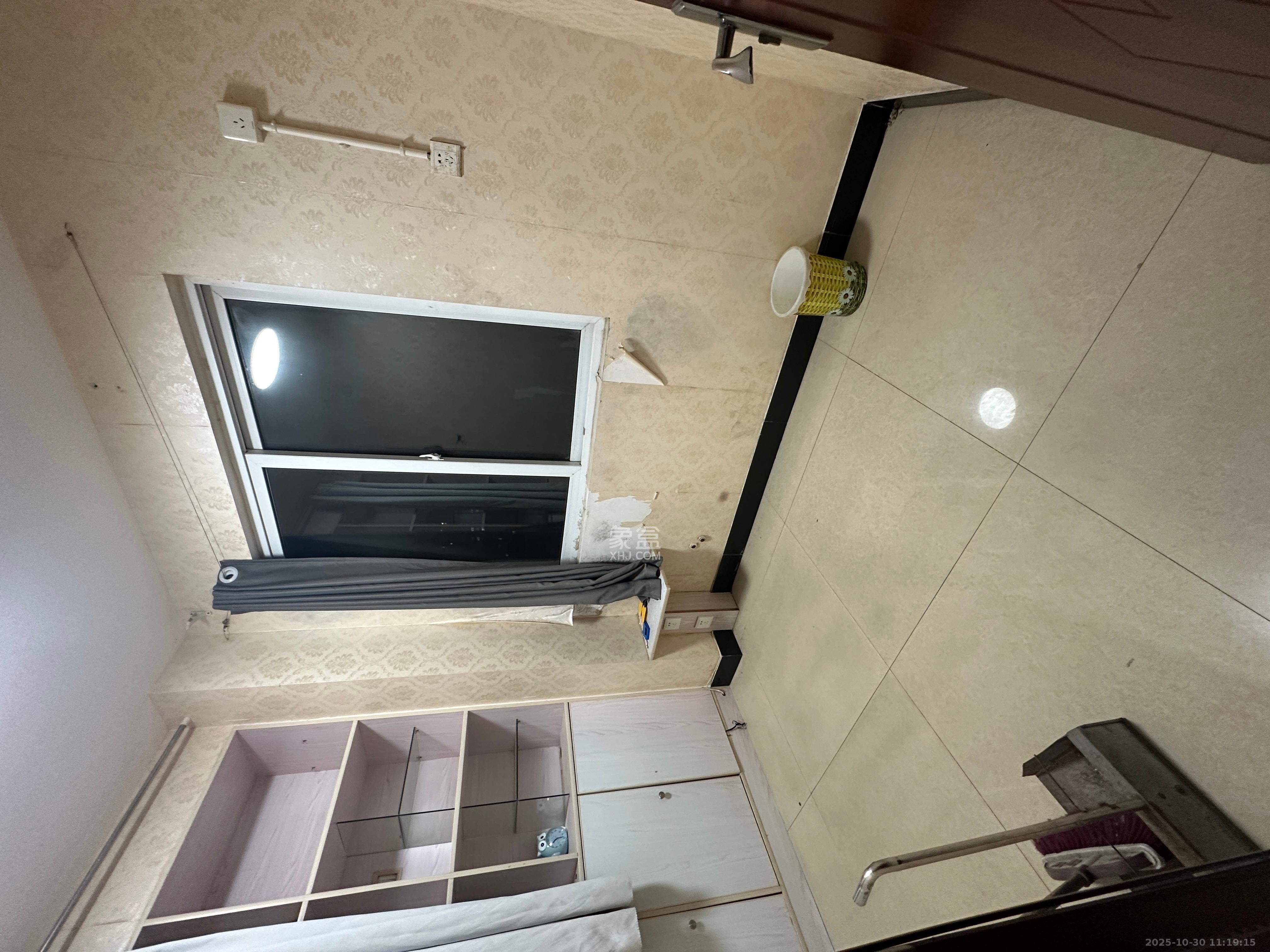 麓景裕园  4室2厅1卫    2600.0元/月室内图