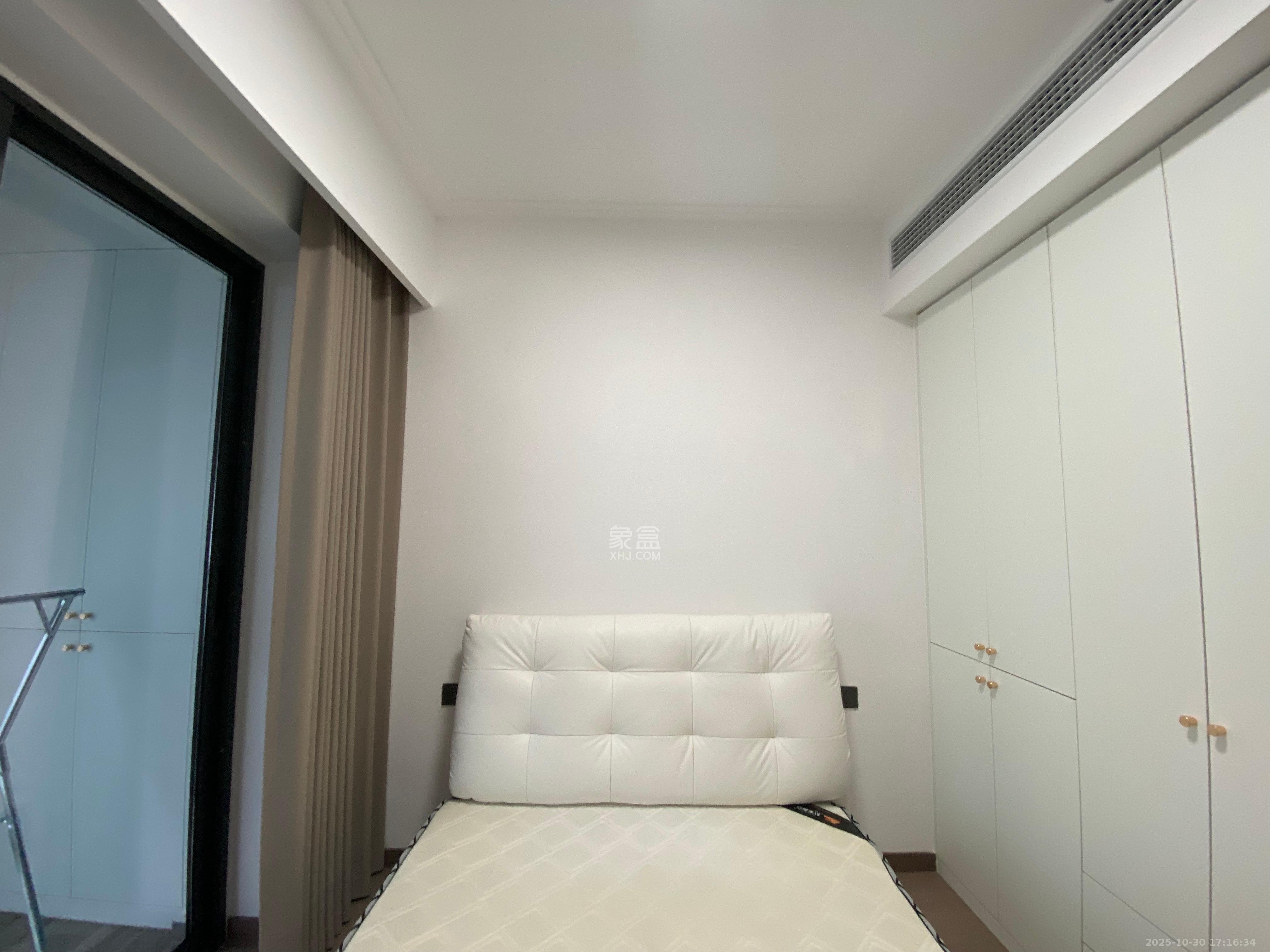 绿地V岛  3室2厅2卫    4200.0元/月室内图