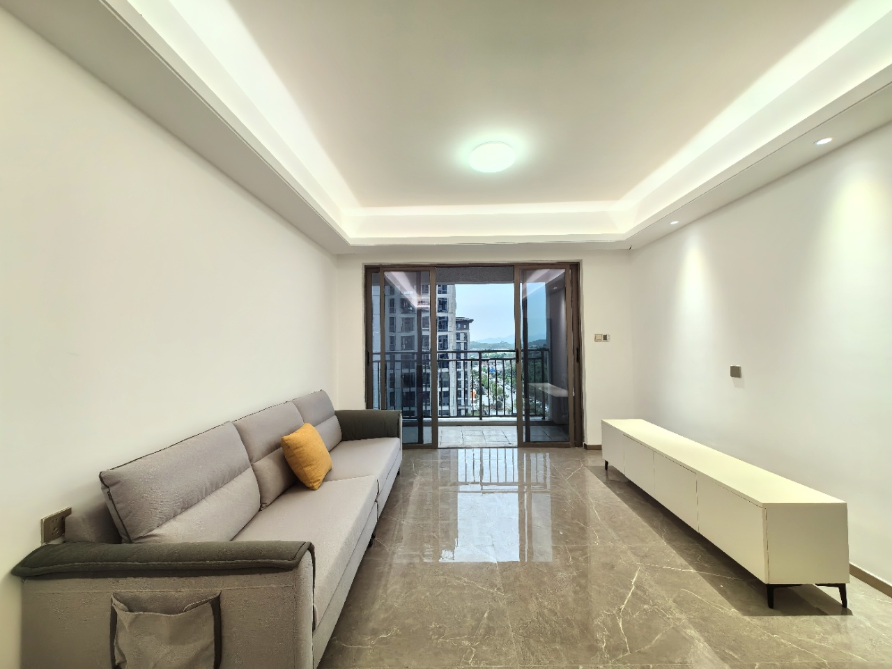 阳光城翡丽云邸  3室2厅2卫    2200.0元/月 阳光城翡丽云邸  3室2厅2卫    2200.0元/月户型图