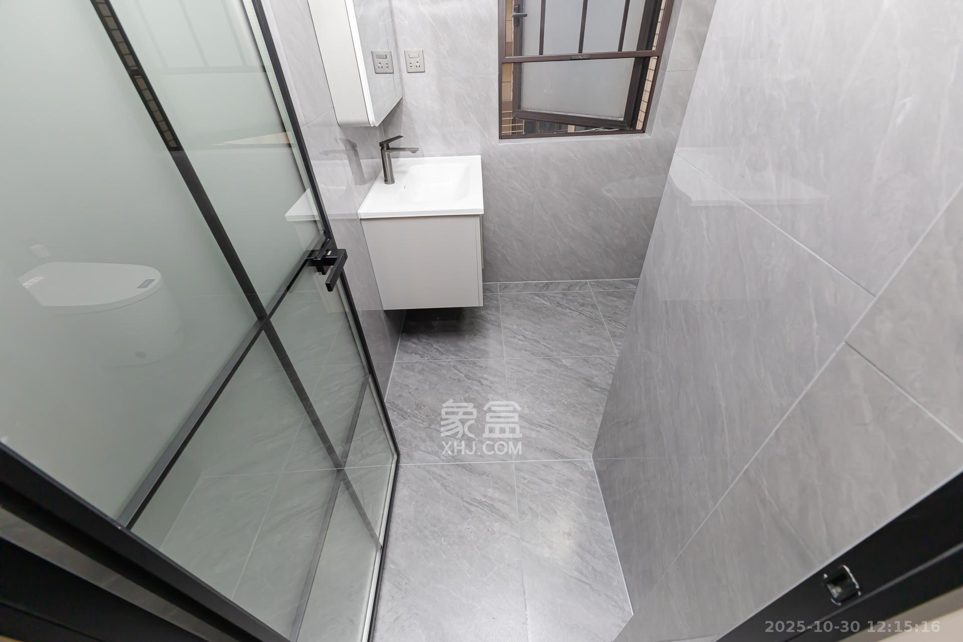 乾源国际  3室2厅2卫    89.8万卫生间