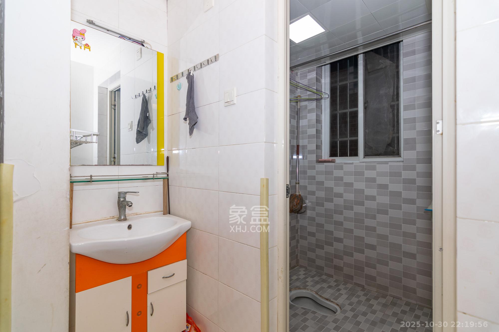 望福佳园  3室2厅2卫    42.0万 望福佳园  3室2厅2卫    42.0万卫生间