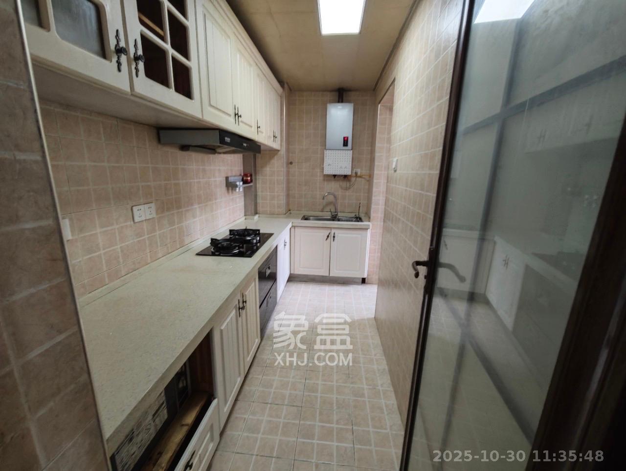 万国城（当代满庭春MOMA）三期  1室2厅2卫    2200.0元/月室内图