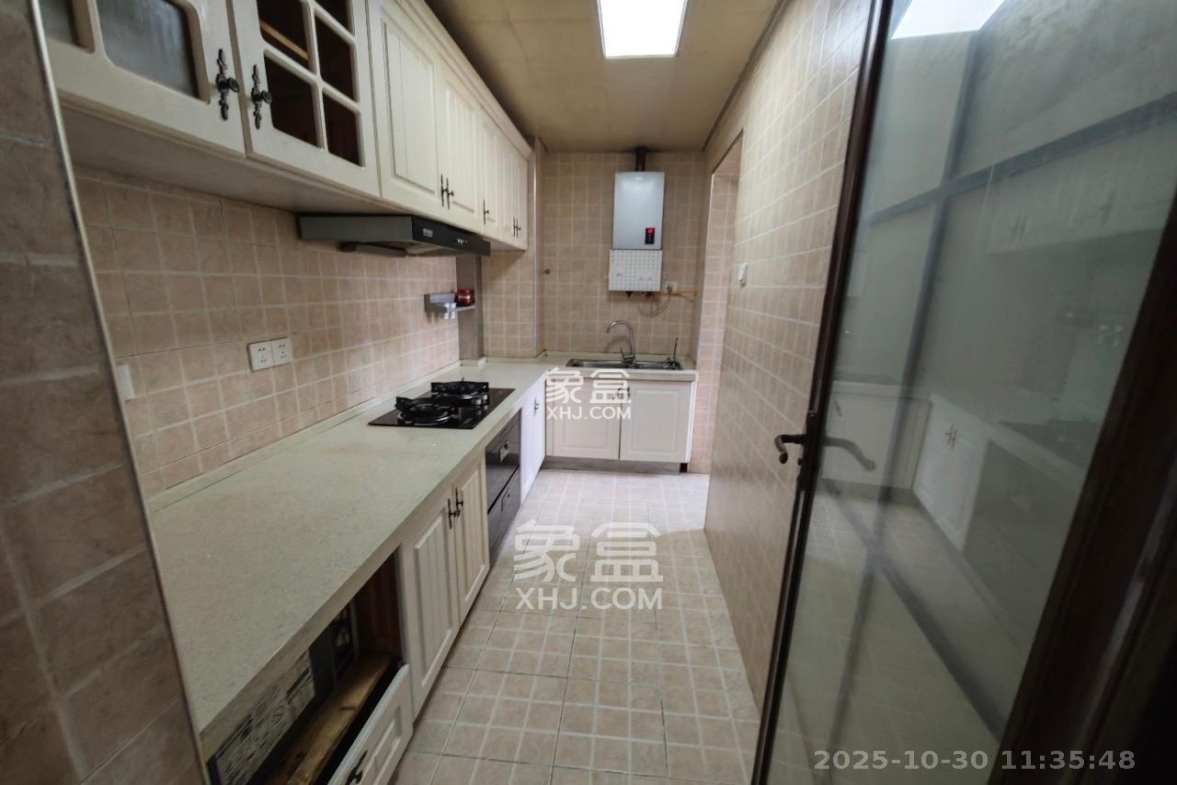 万国城(当代满庭春MOMA)三期 1室2厅2卫 2200.0元/月 万国城(当代满庭春MOMA)三期 1室2厅2卫 2200.0元/月室内图