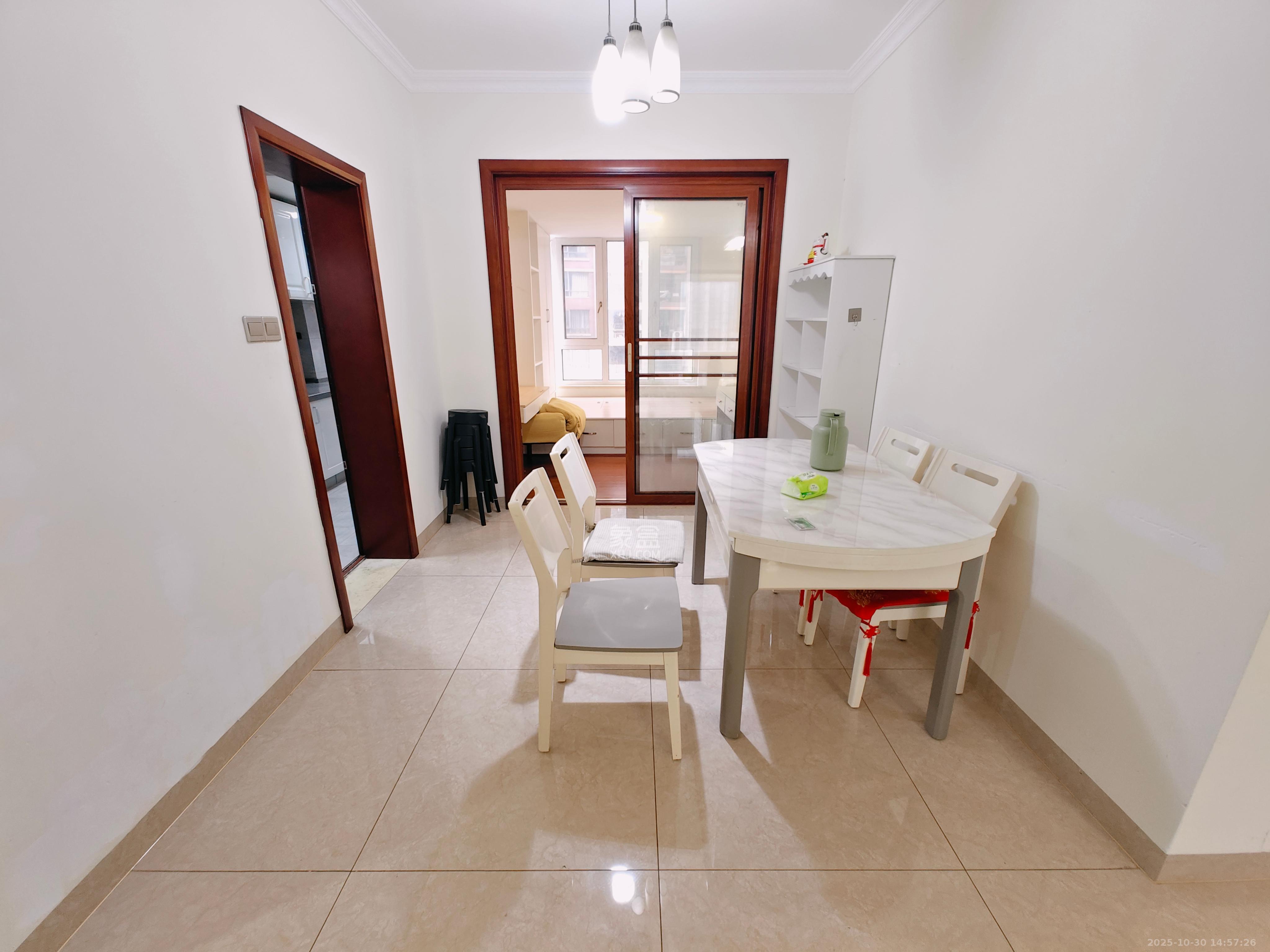 鑫远湘府华城  4室2厅2卫    2900.0元/月 鑫远湘府华城  4室2厅2卫    2900.0元/月室内图