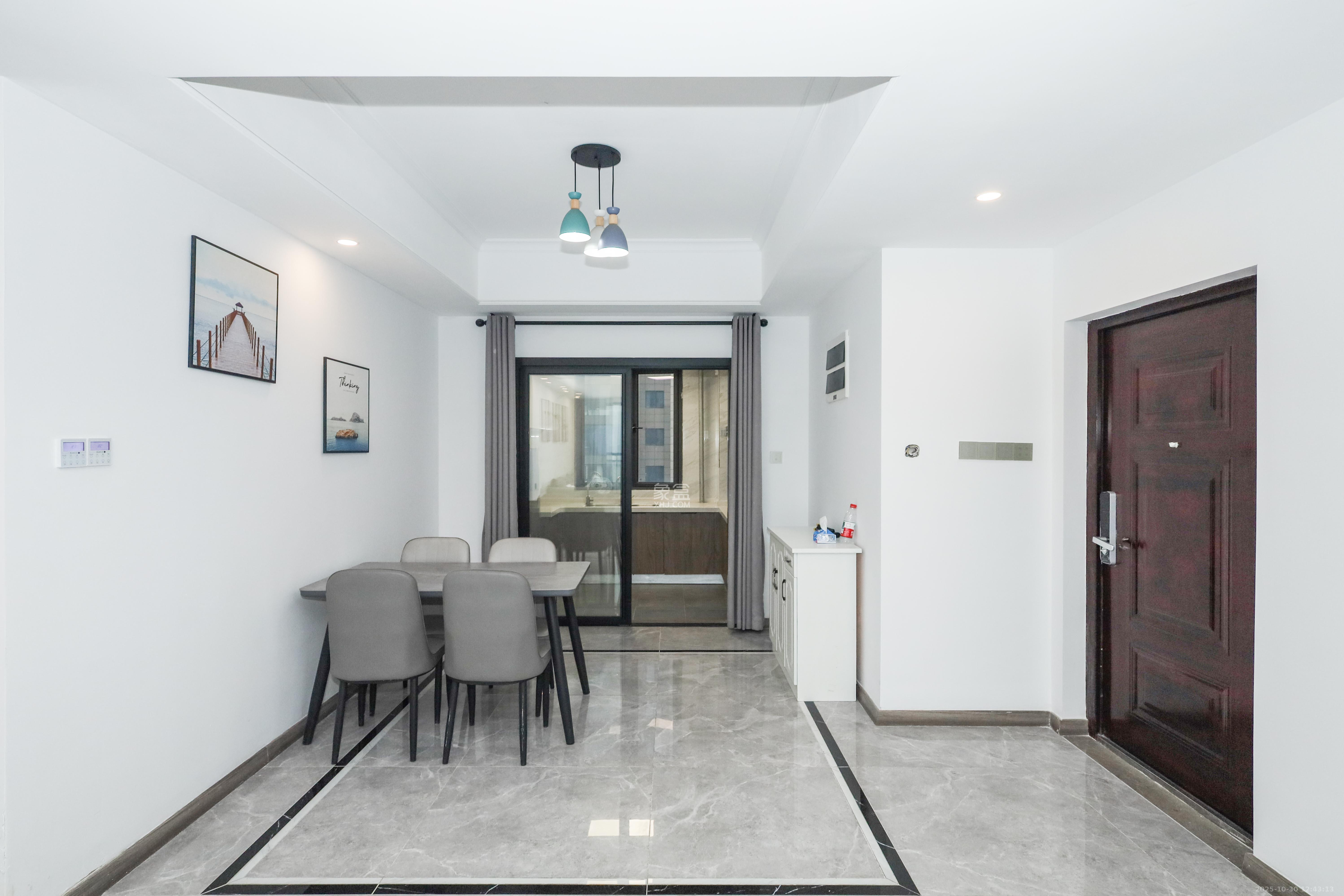 梦想新天地  4室2厅2卫    160.0万客厅