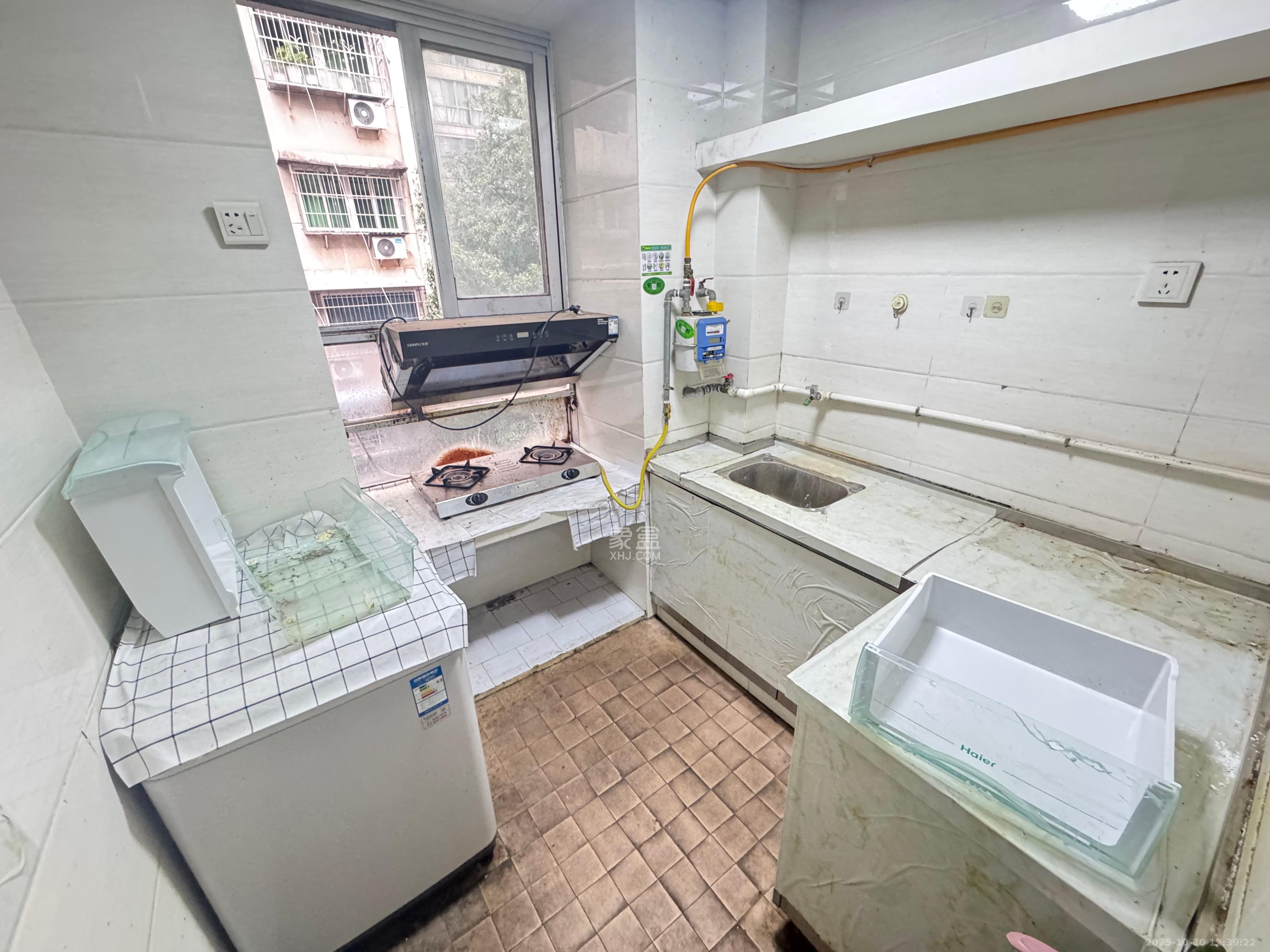 红旗区二片  2室1厅1卫    1500.0元/月室内图