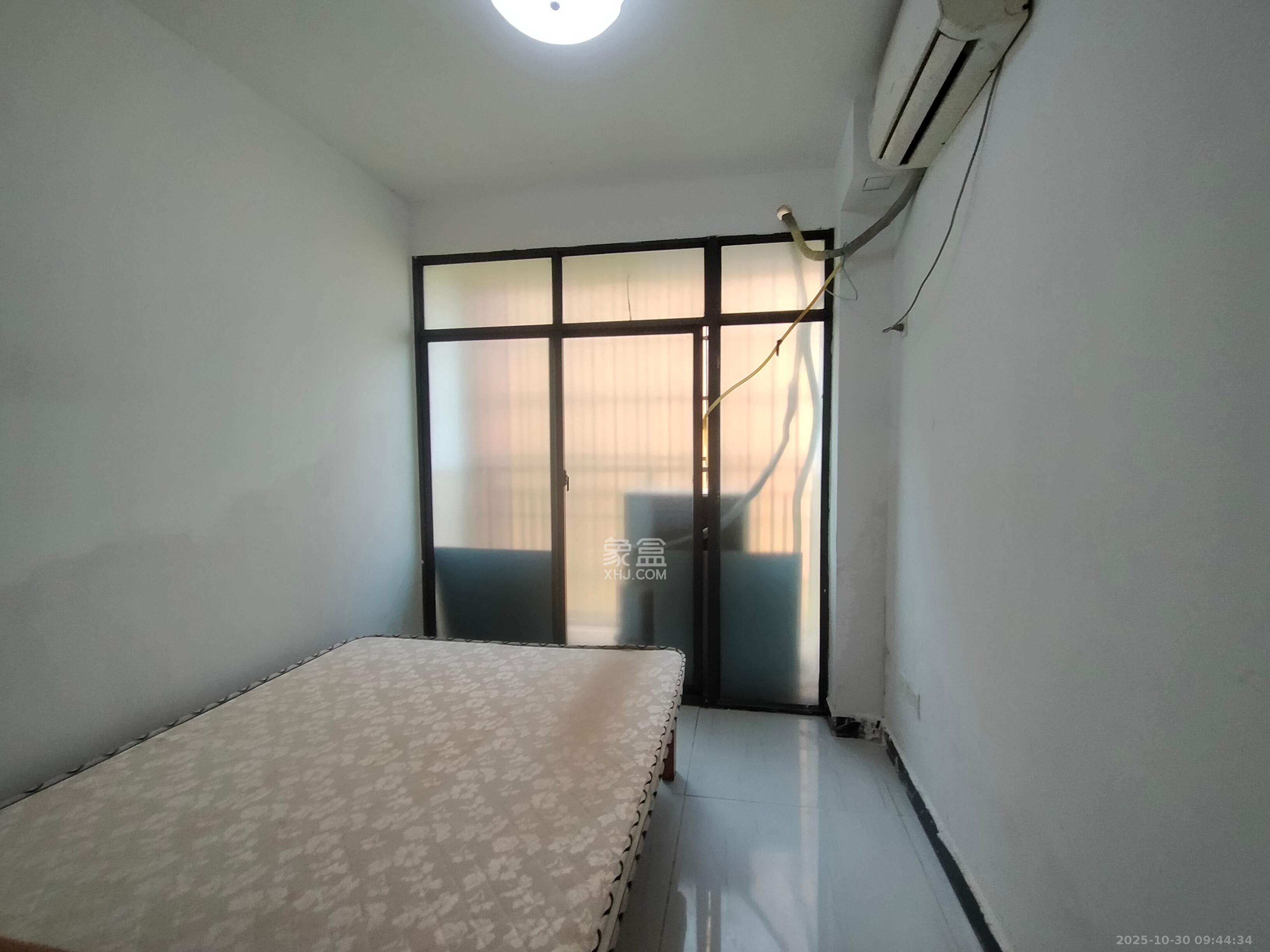 翡翠云天  3室2厅2卫    1700.0元/月室内图