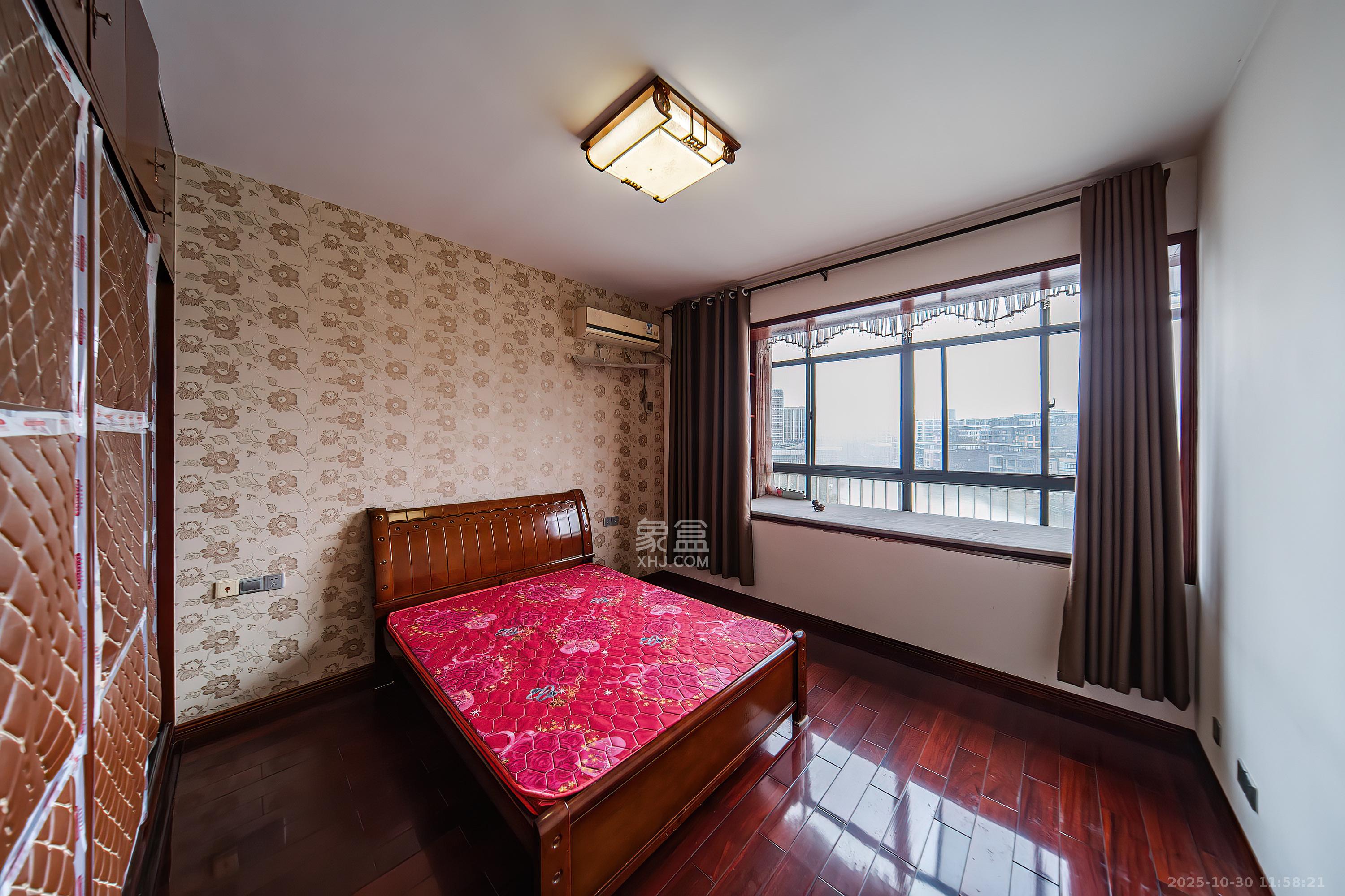 阳光100三期  4室2厅2卫    3000.0元/月 阳光100三期  4室2厅2卫    3000.0元/月