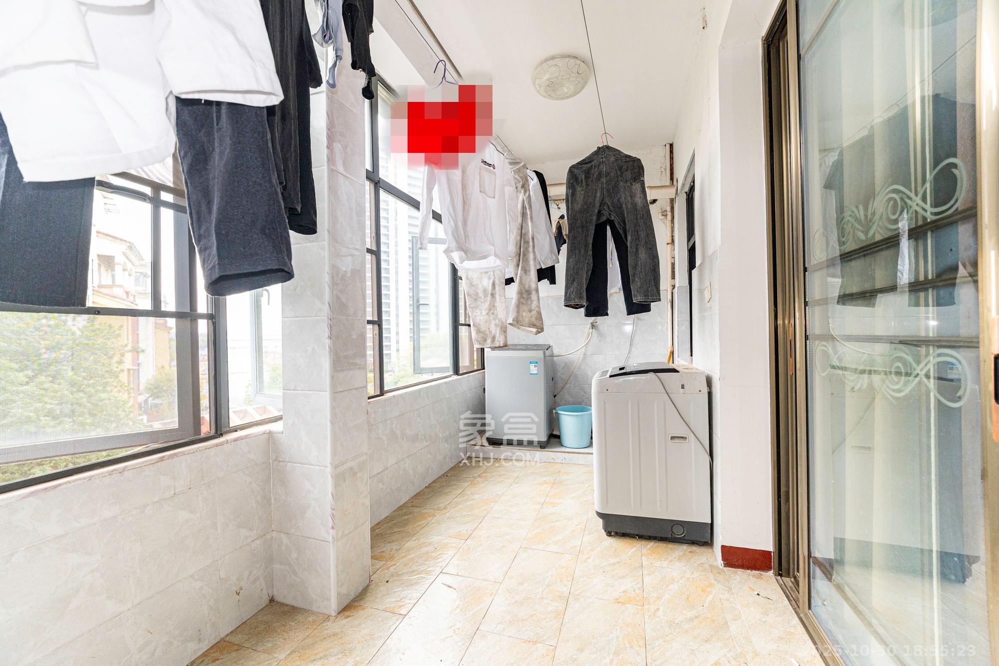 鹏基诺亚山林 4室2厅1卫 138.0万 鹏基诺亚山林 4室2厅1卫 138.0万阳台