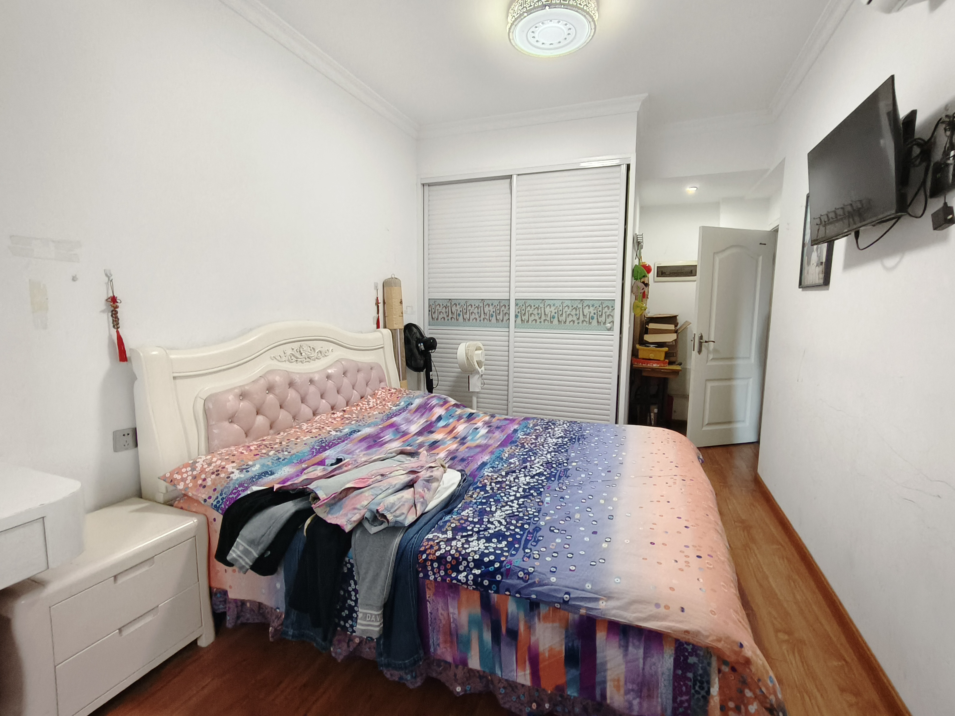 铂金汉宫 3室2厅2卫 56.8万 铂金汉宫 3室2厅2卫 56.8万卧室