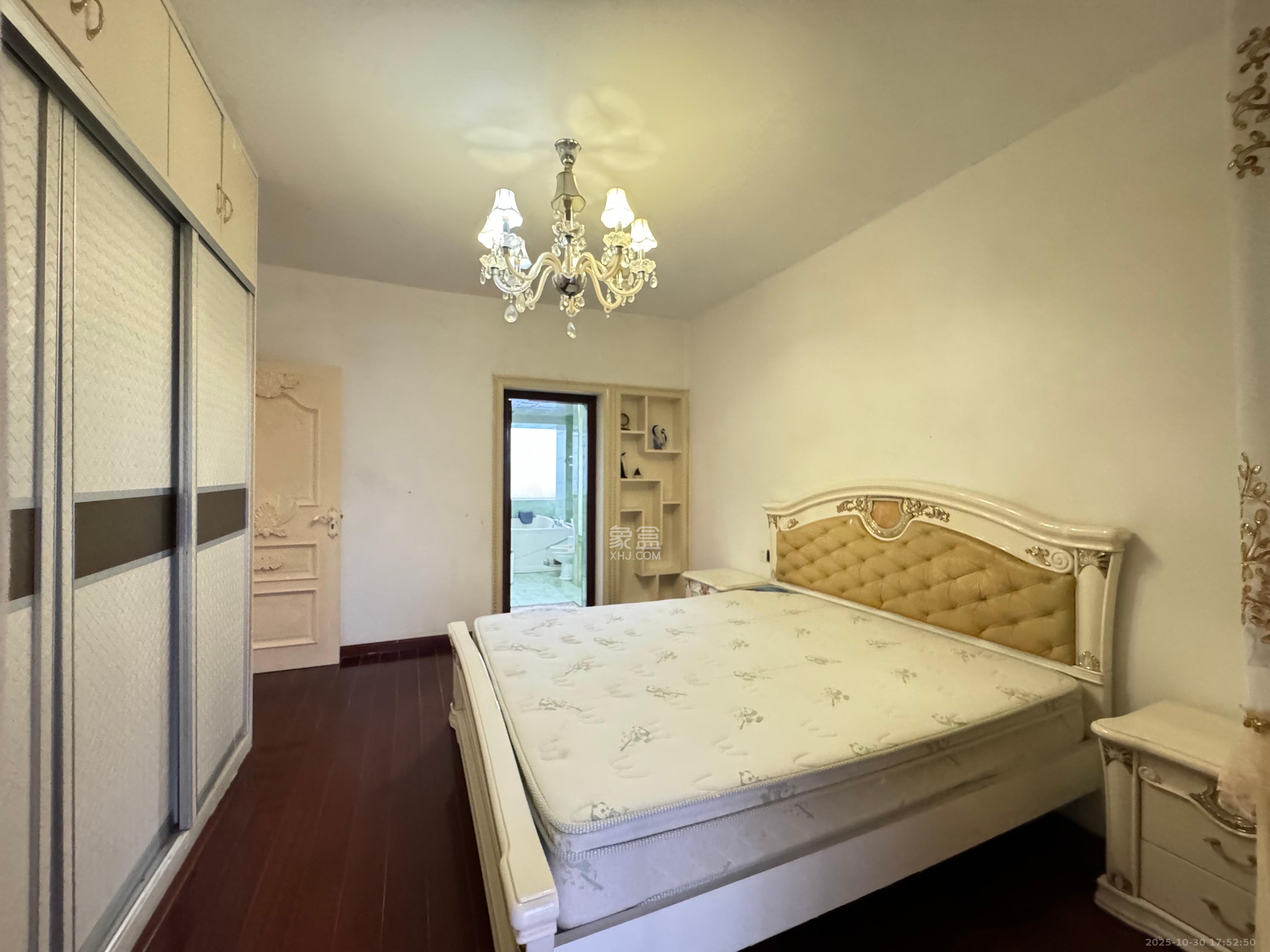 月畔湾 3室2厅1卫 2400.0元/月 月畔湾 3室2厅1卫 2400.0元/月室内图