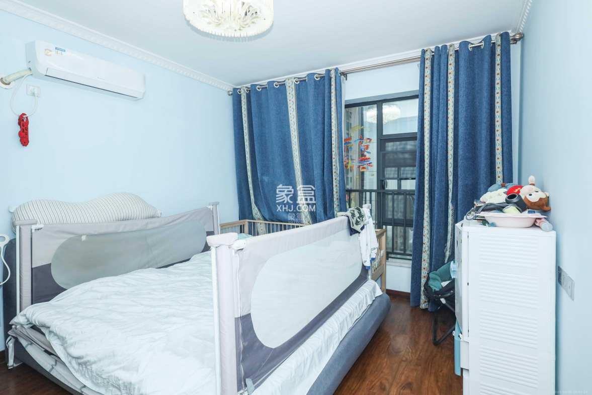 天元涉外景园C区 3室2厅2卫 89.0万 天元涉外景园C区 3室2厅2卫 89.0万卧室