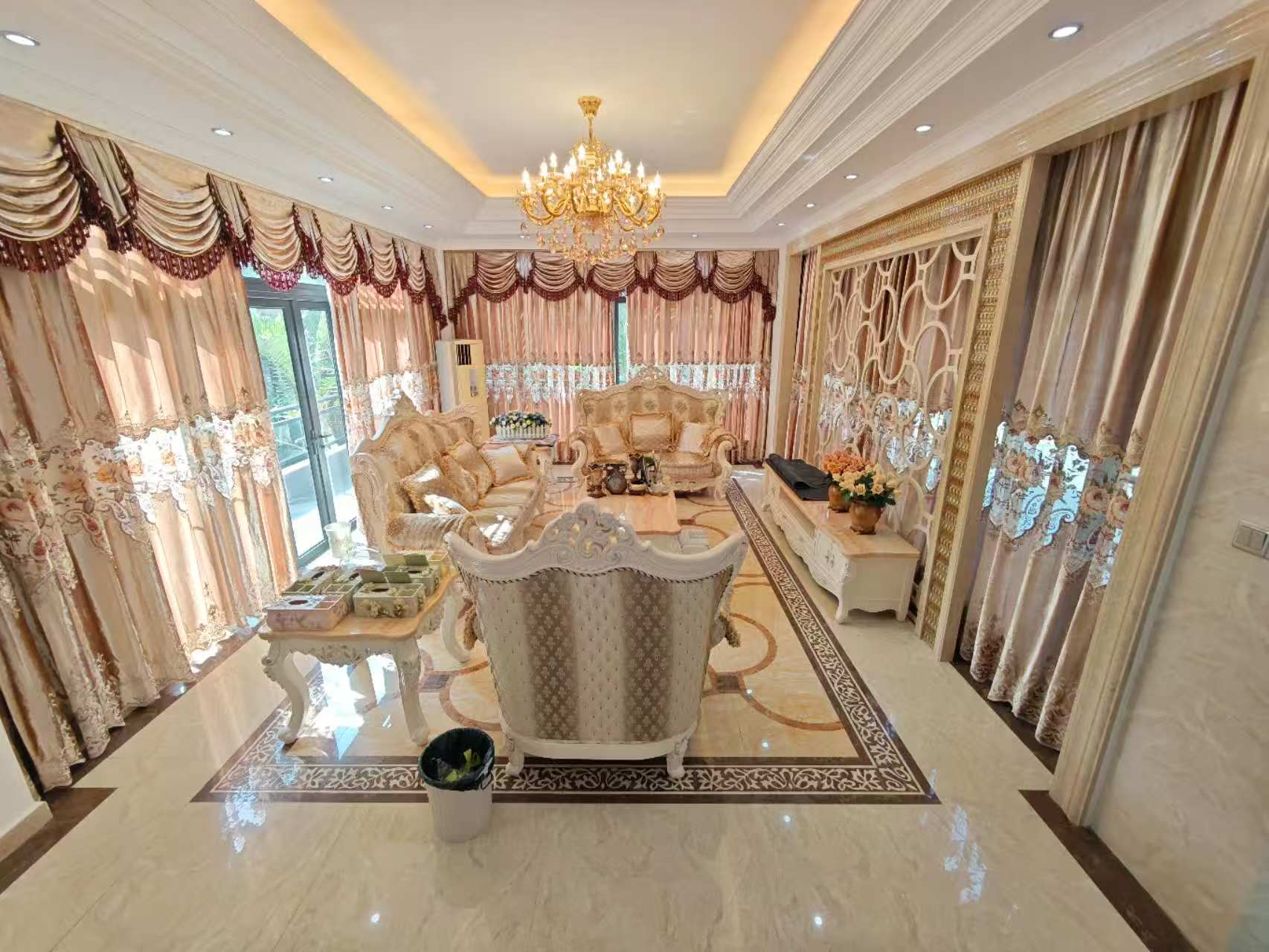 鸿洲江山 7室4厅3卫 18000.0元/月 鸿洲江山 7室4厅3卫 18000.0元/月室内图