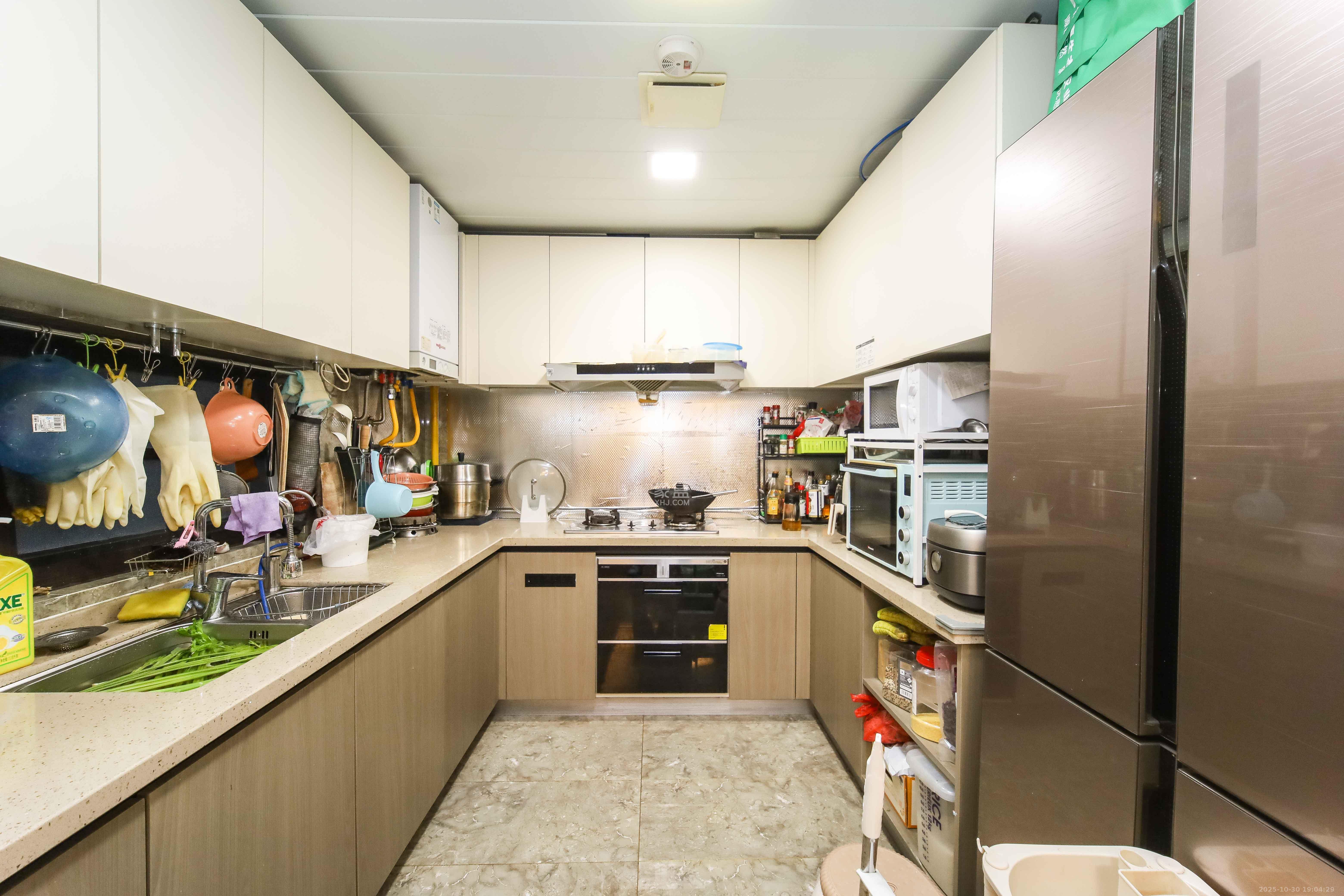 万科金域蓝湾  4室2厅2卫    176.0万厨房