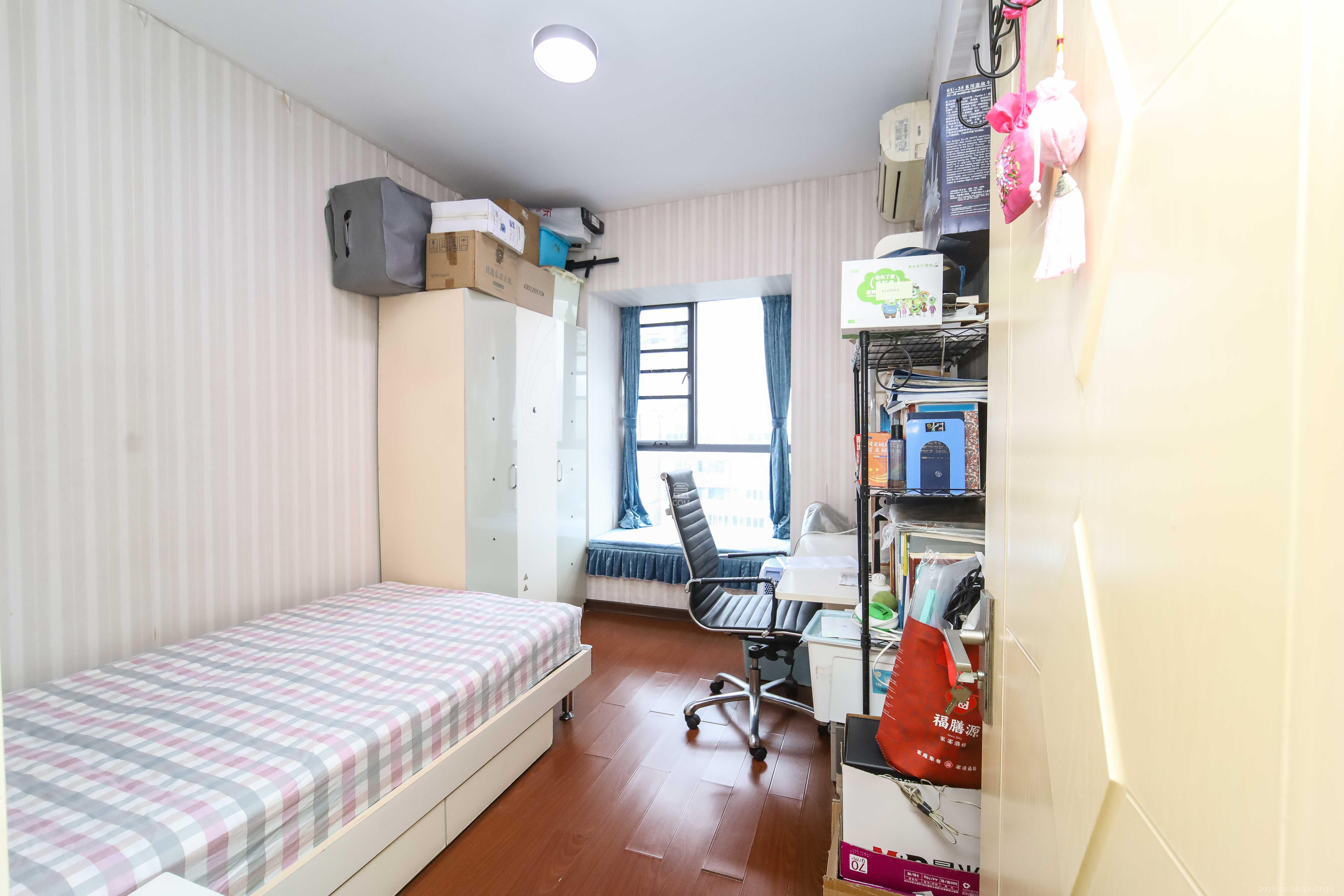 银港水晶城  3室2厅2卫    108.0万卧室