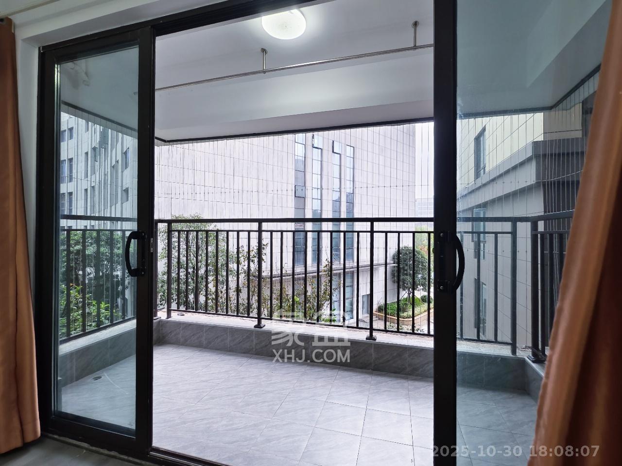 天一康园(湖南电力科技园) 4室2厅2卫 3800.0元/月 天一康园(湖南电力科技园) 4室2厅2卫 3800.0元/月室内图