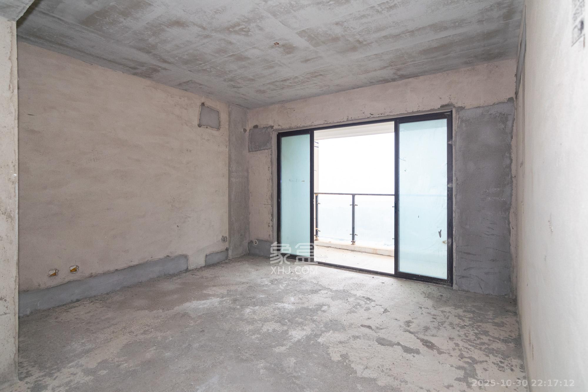 裕田奥莱小镇  3室2厅2卫    70.0万 裕田奥莱小镇  3室2厅2卫    70.0万客厅