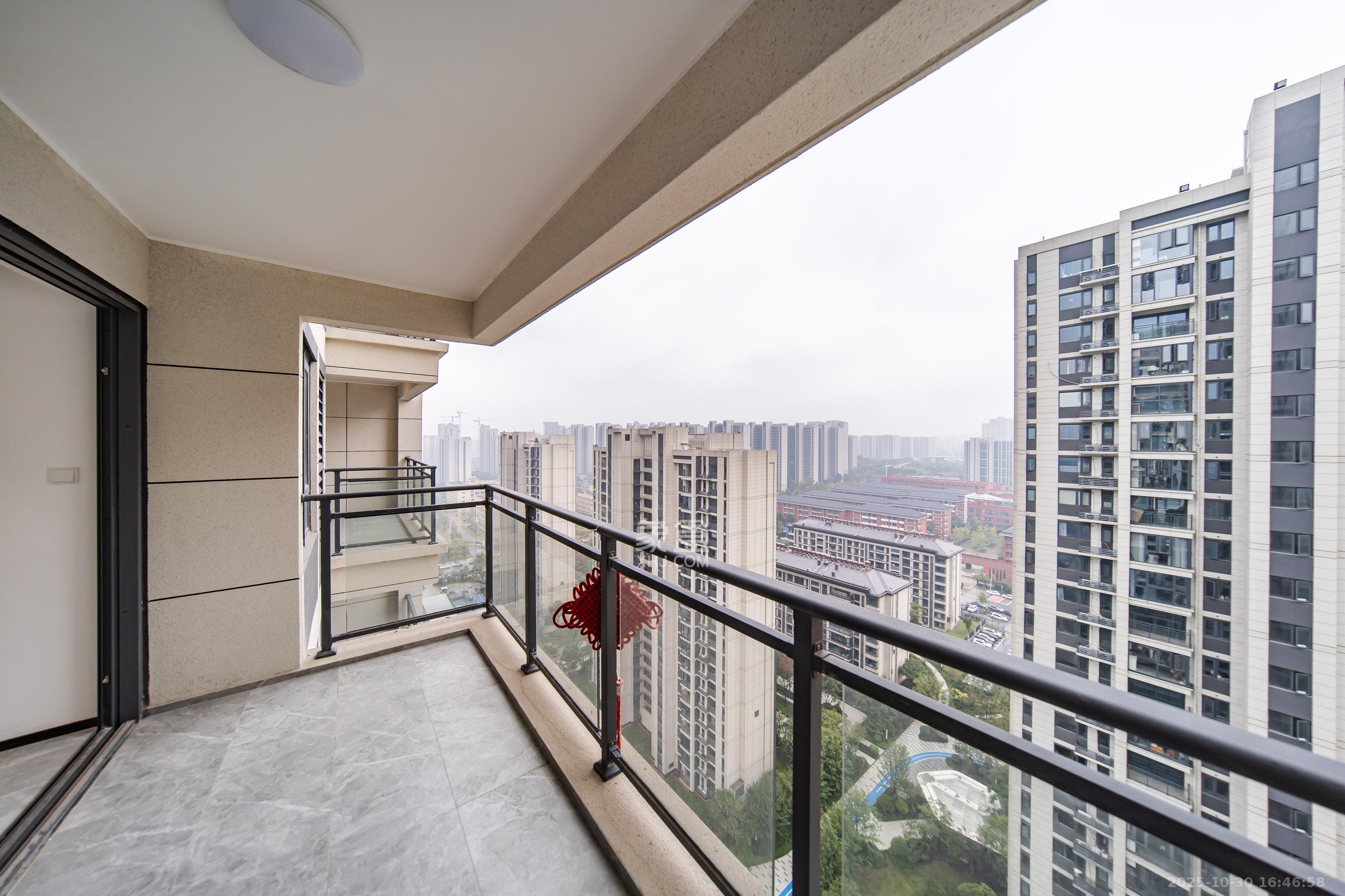 保利天汇  4室2厅2卫    186.8万阳台