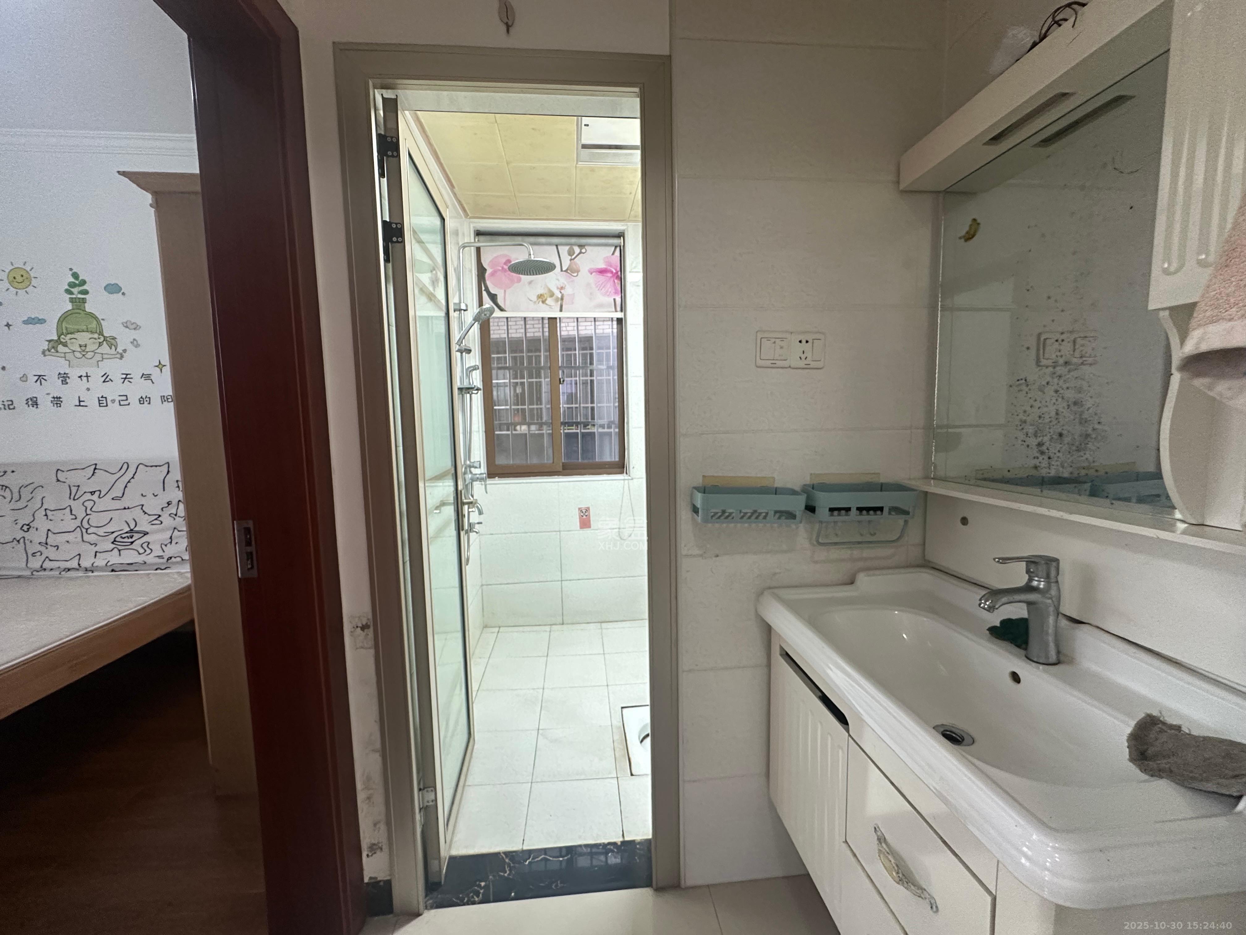 湖湾世景  3室2厅1卫    1700.0元/月 湖湾世景  3室2厅1卫    1700.0元/月室内图