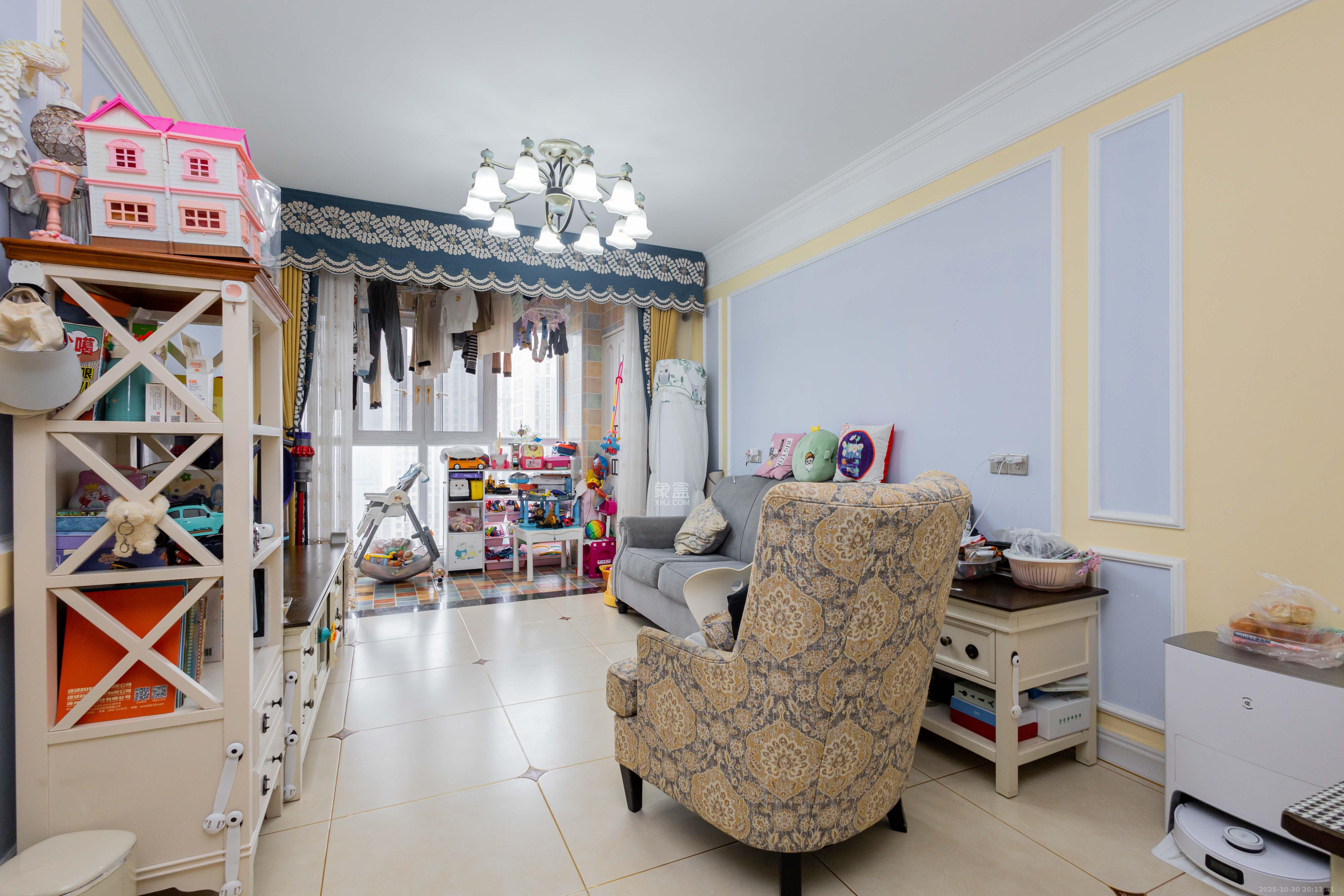 芙蓉万国城MOMA（卓越汇富苑）  3室1厅1卫    98.8万客厅