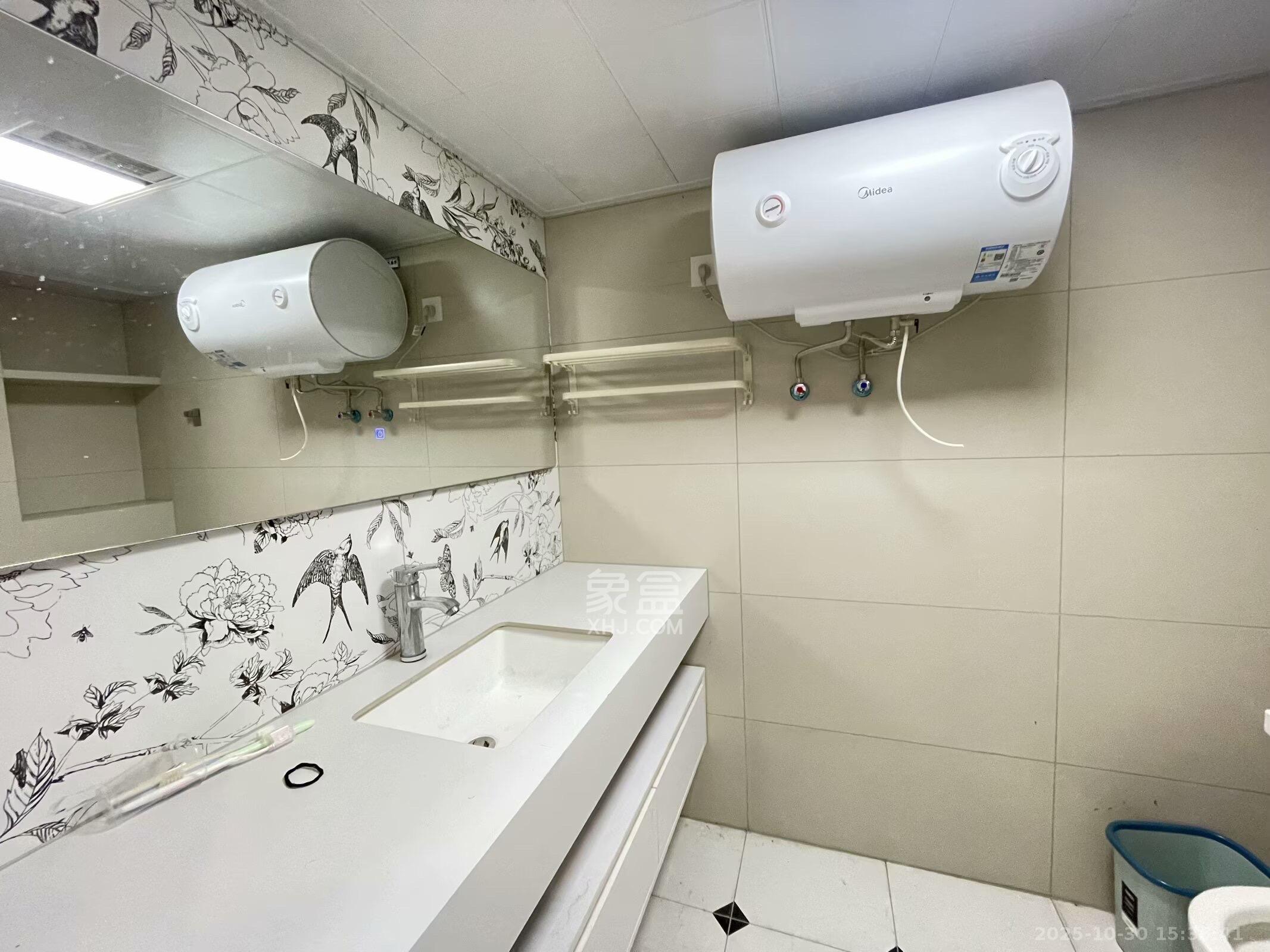 保利中环广场(保利中悦苑) 2室1厅1卫 2600.0元/月 保利中环广场(保利中悦苑) 2室1厅1卫 2600.0元/月室内图