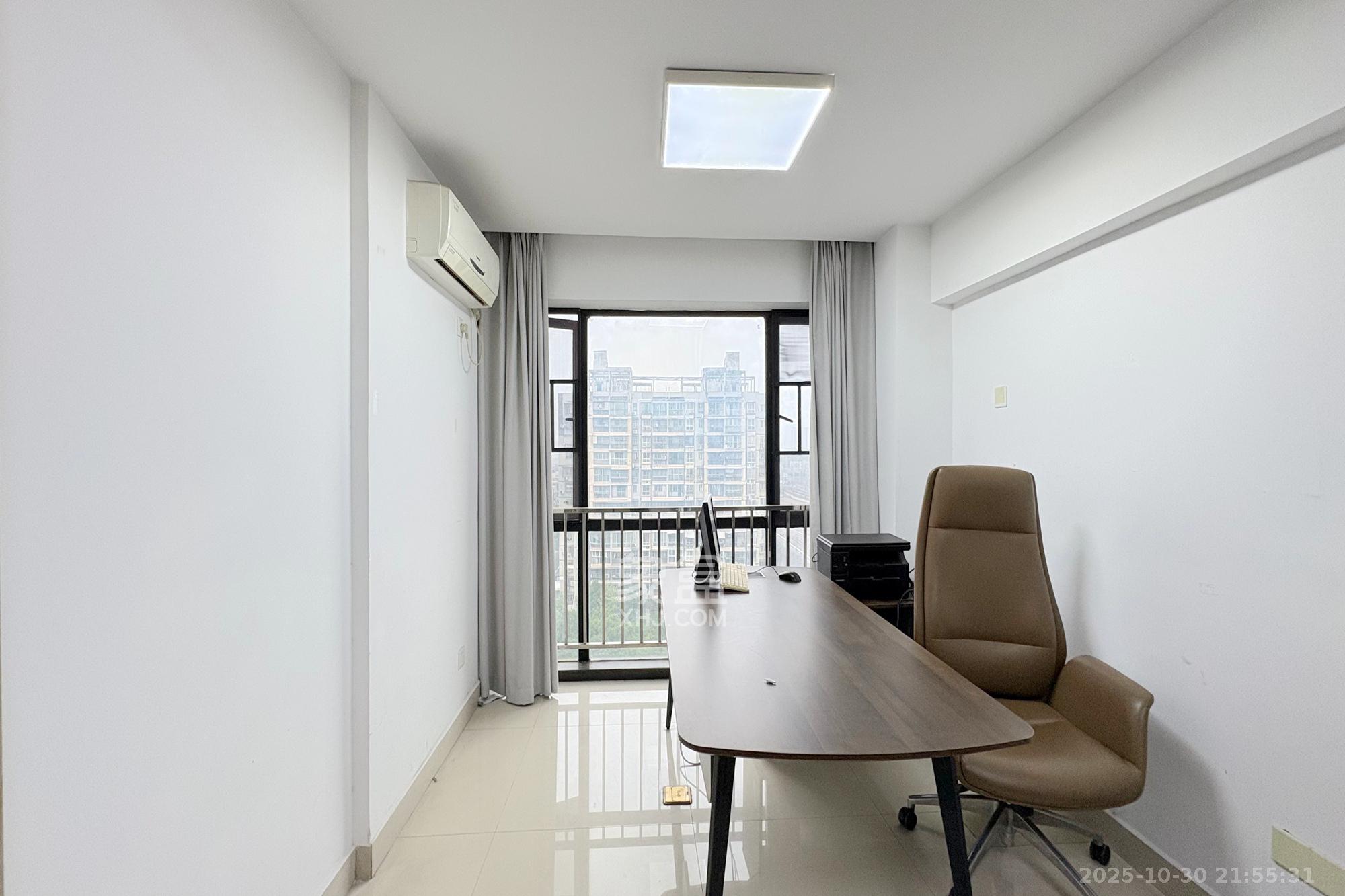 锦泰东环国际  2室2厅1卫    86.0万阳台