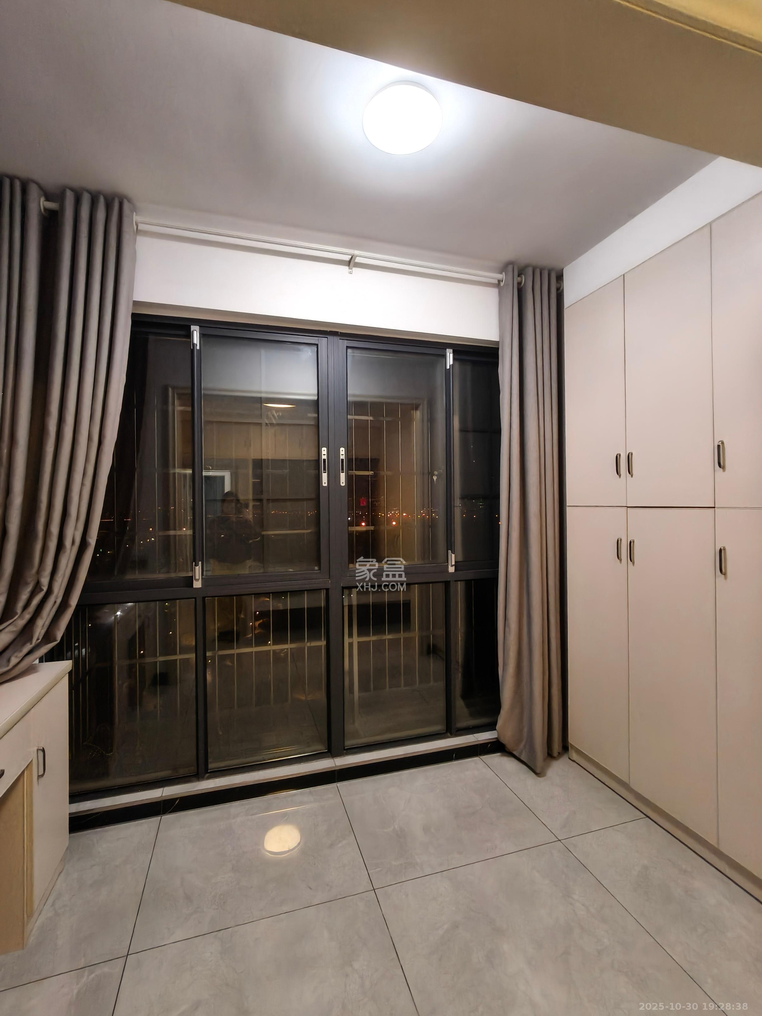 星城新宇川河苑 3室2厅2卫 2400.0元/月 星城新宇川河苑 3室2厅2卫 2400.0元/月室内图