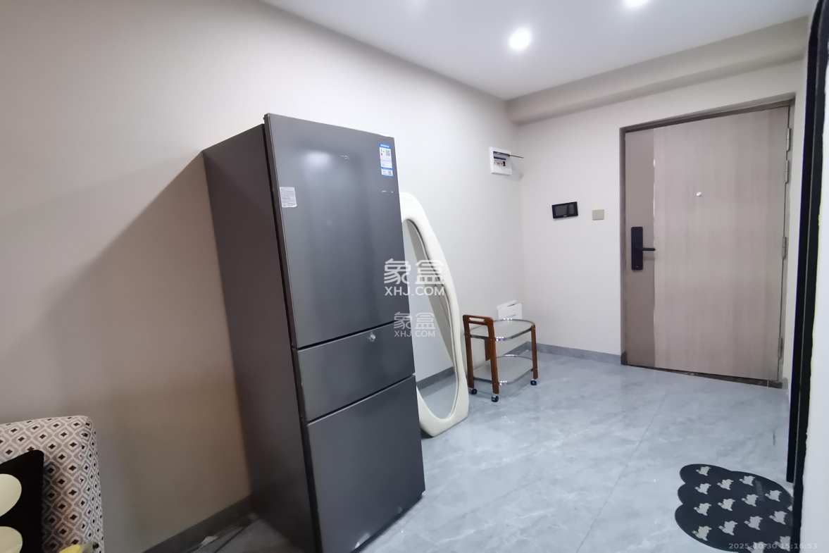 力高凤凰新天 1室1厅1卫 1700.0元/月 力高凤凰新天 1室1厅1卫 1700.0元/月室内图