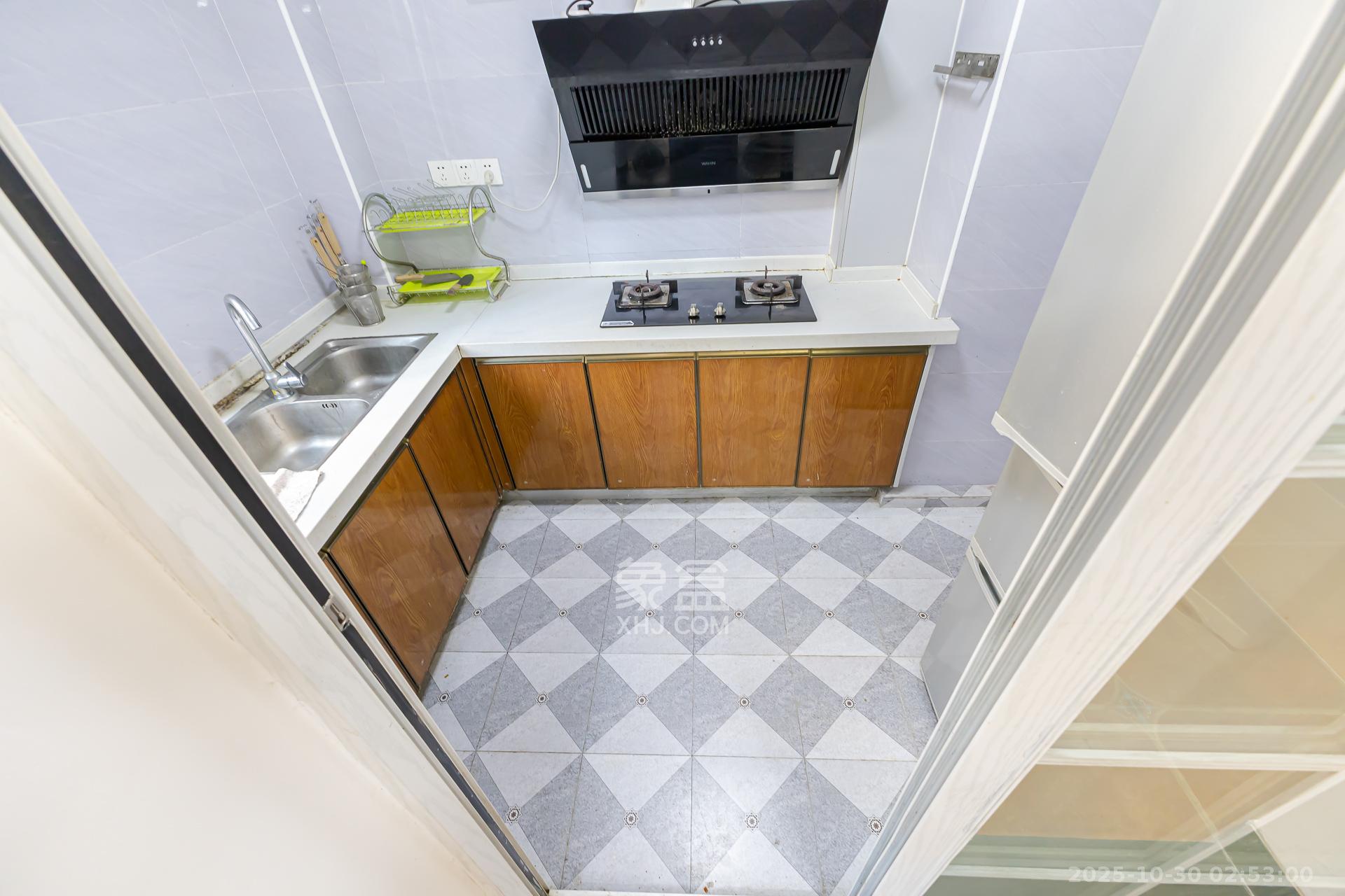 勤诚达境界城  3室2厅2卫    80.8万厨房